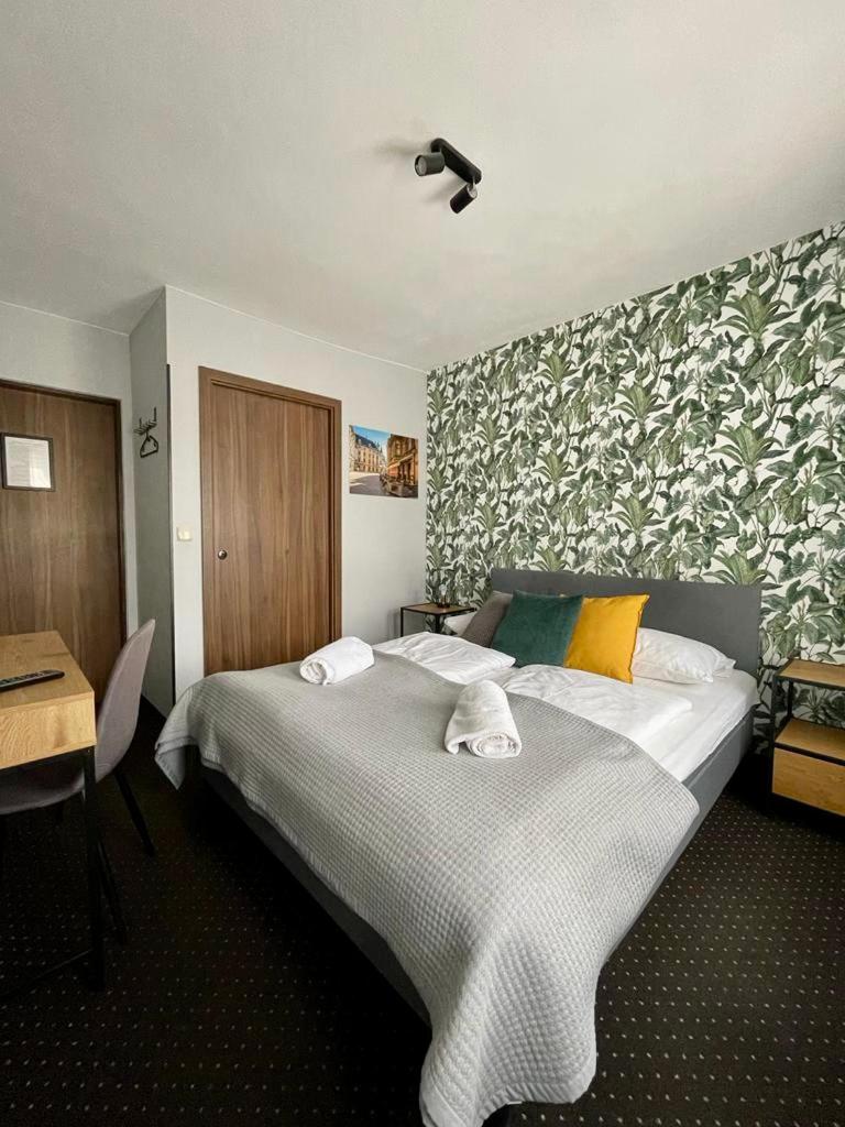 Double Room with Private Bathroom - Photo 43