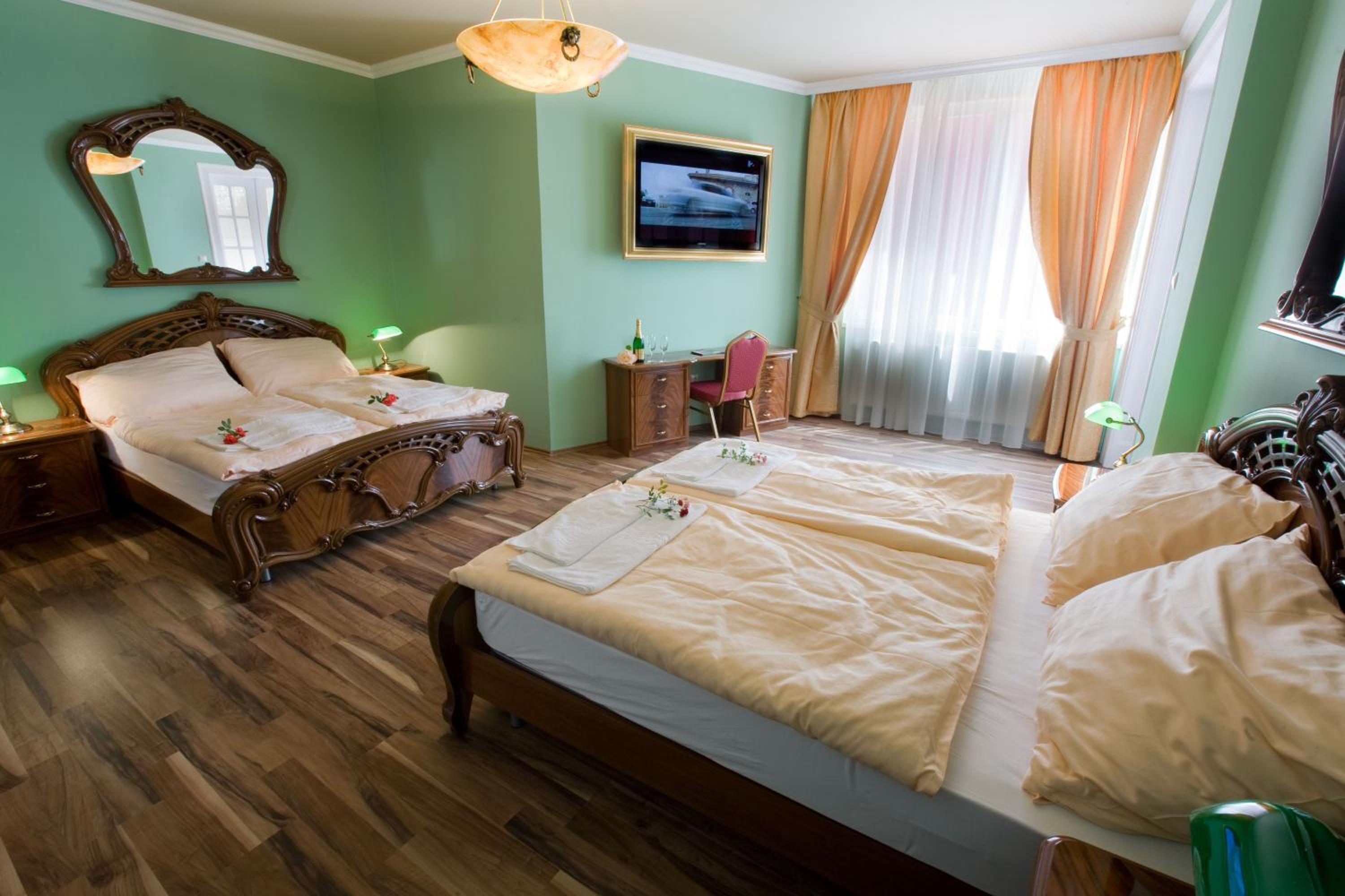 Suite - Photo 2