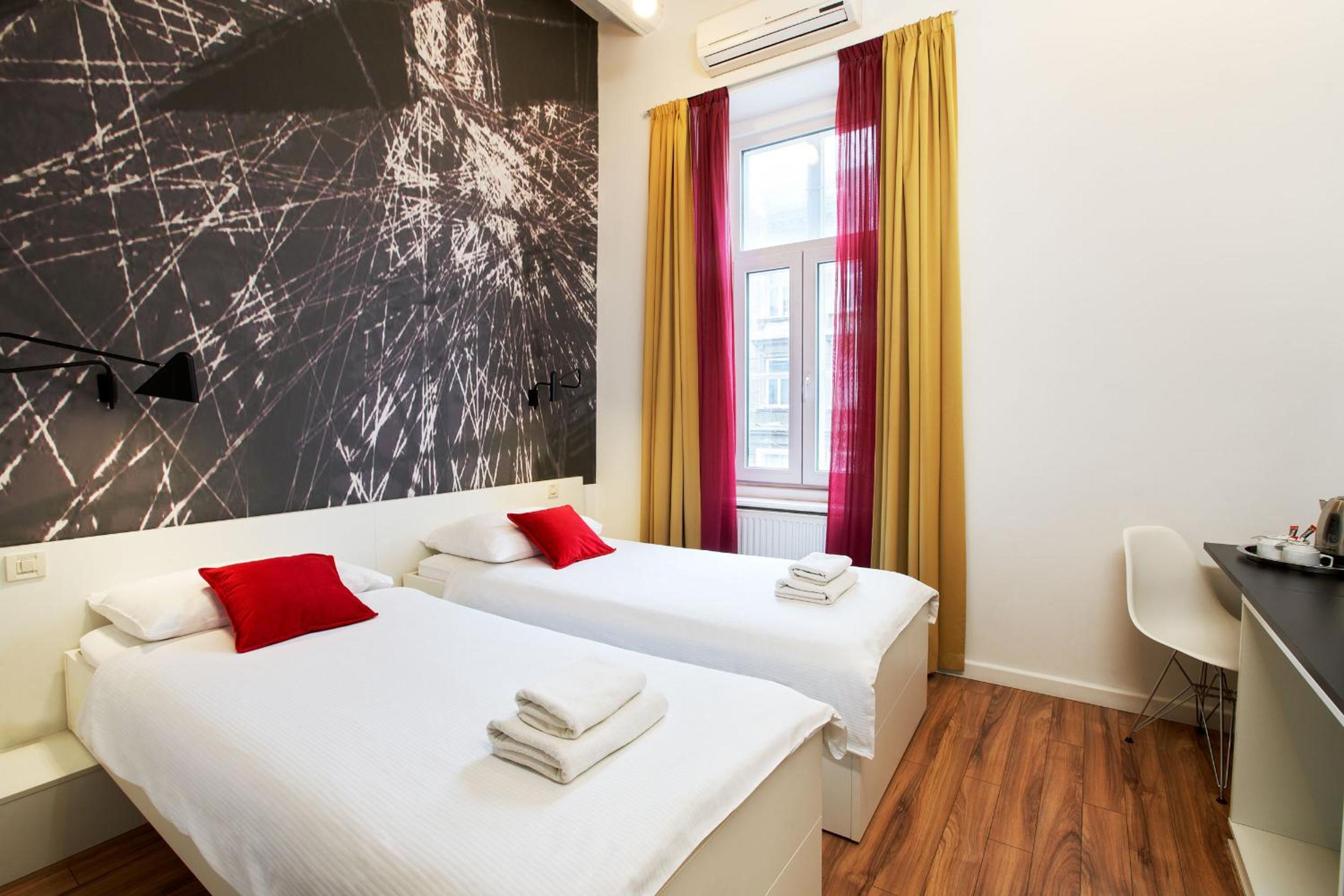 Twin Room - Photo 2