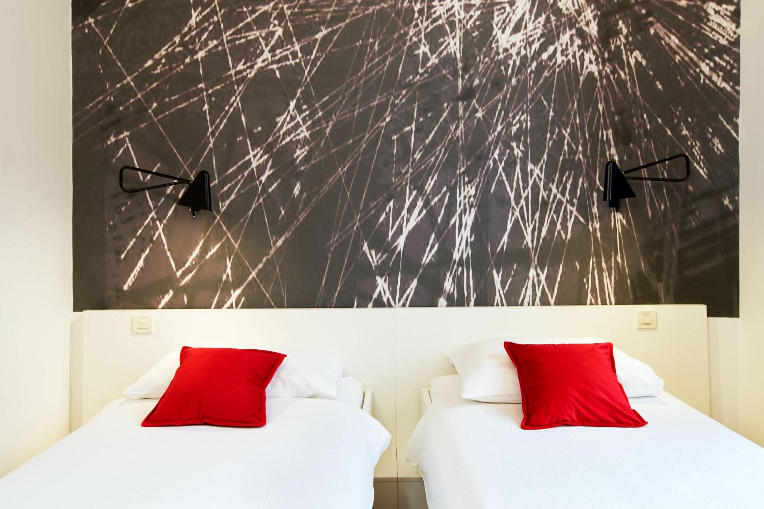 Twin Room - Photo 3