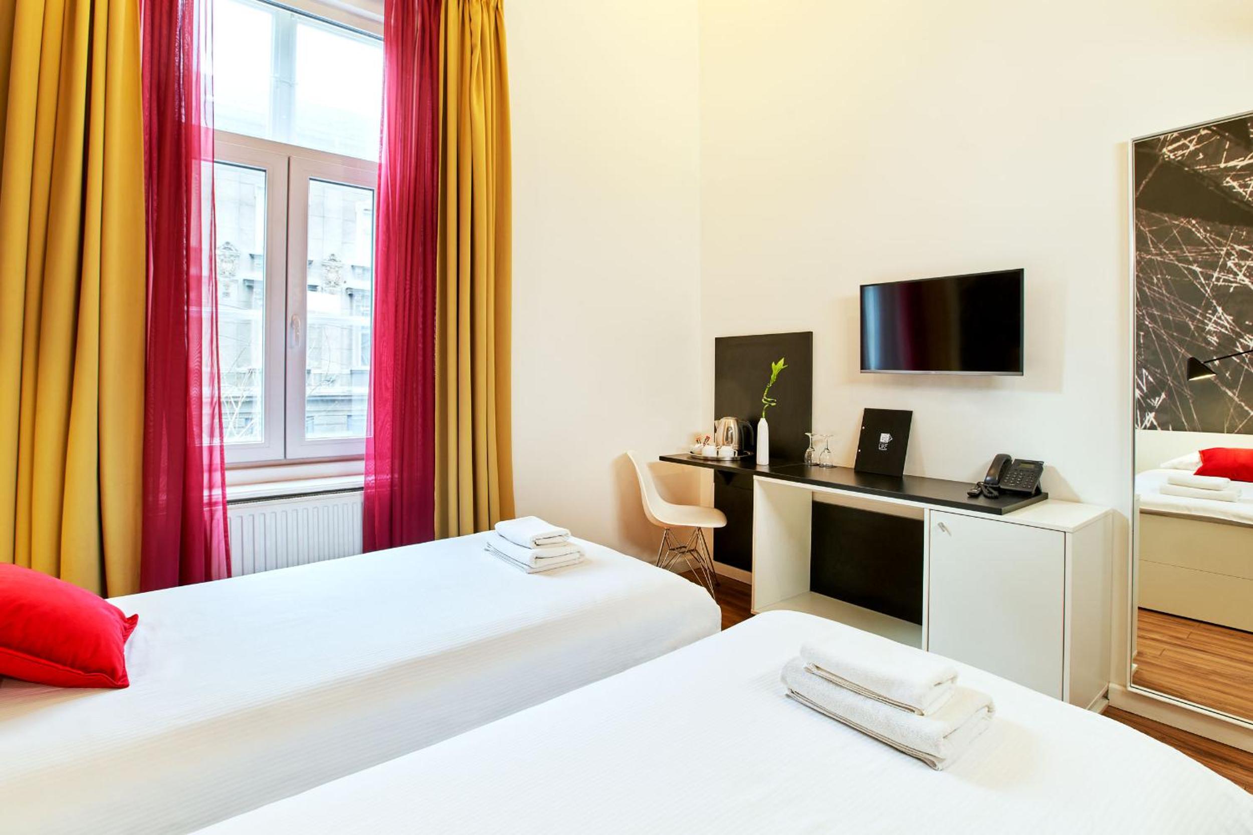 Twin Room - Photo 5
