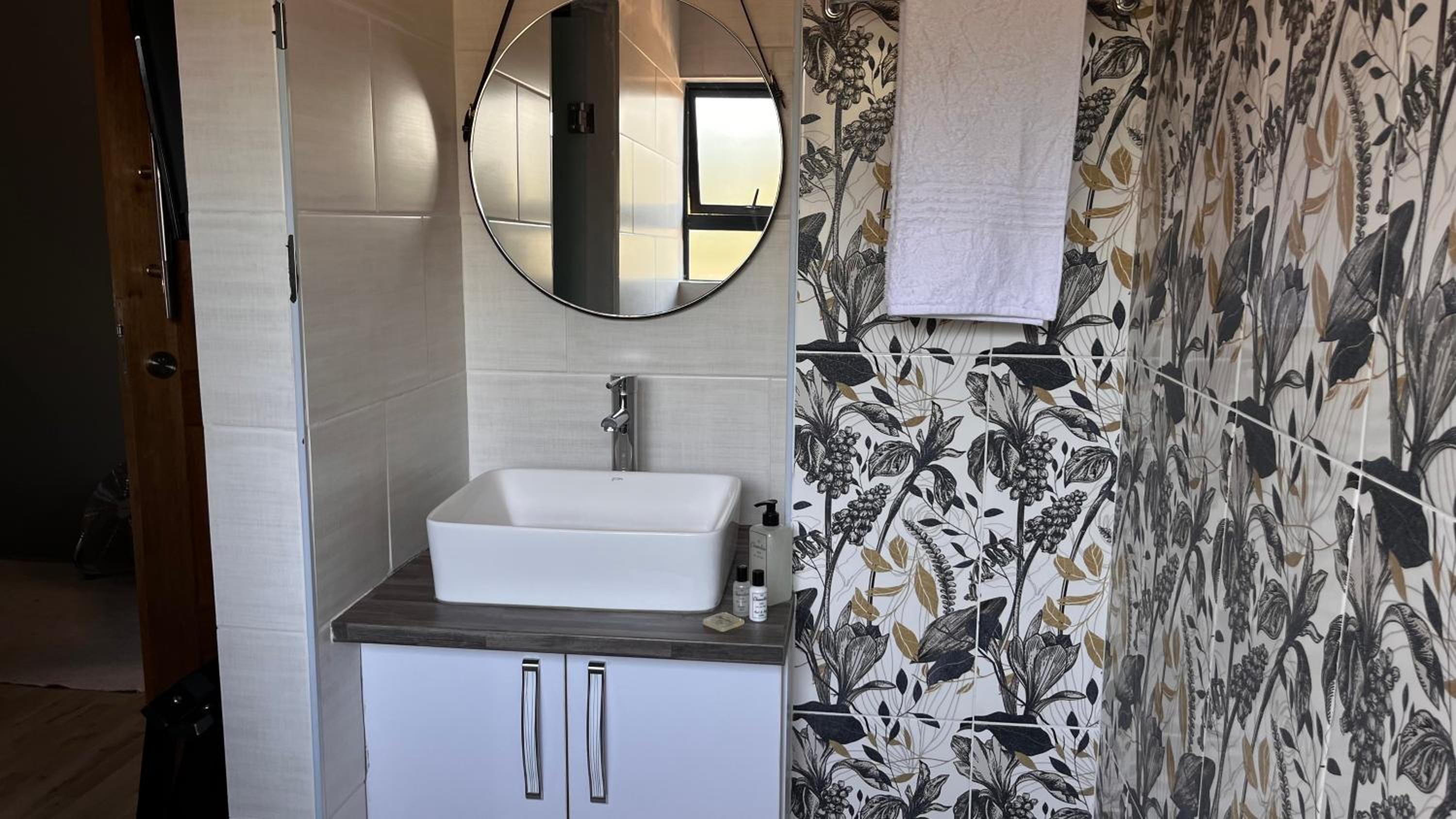 Deluxe Double or Twin Room - Photo 15