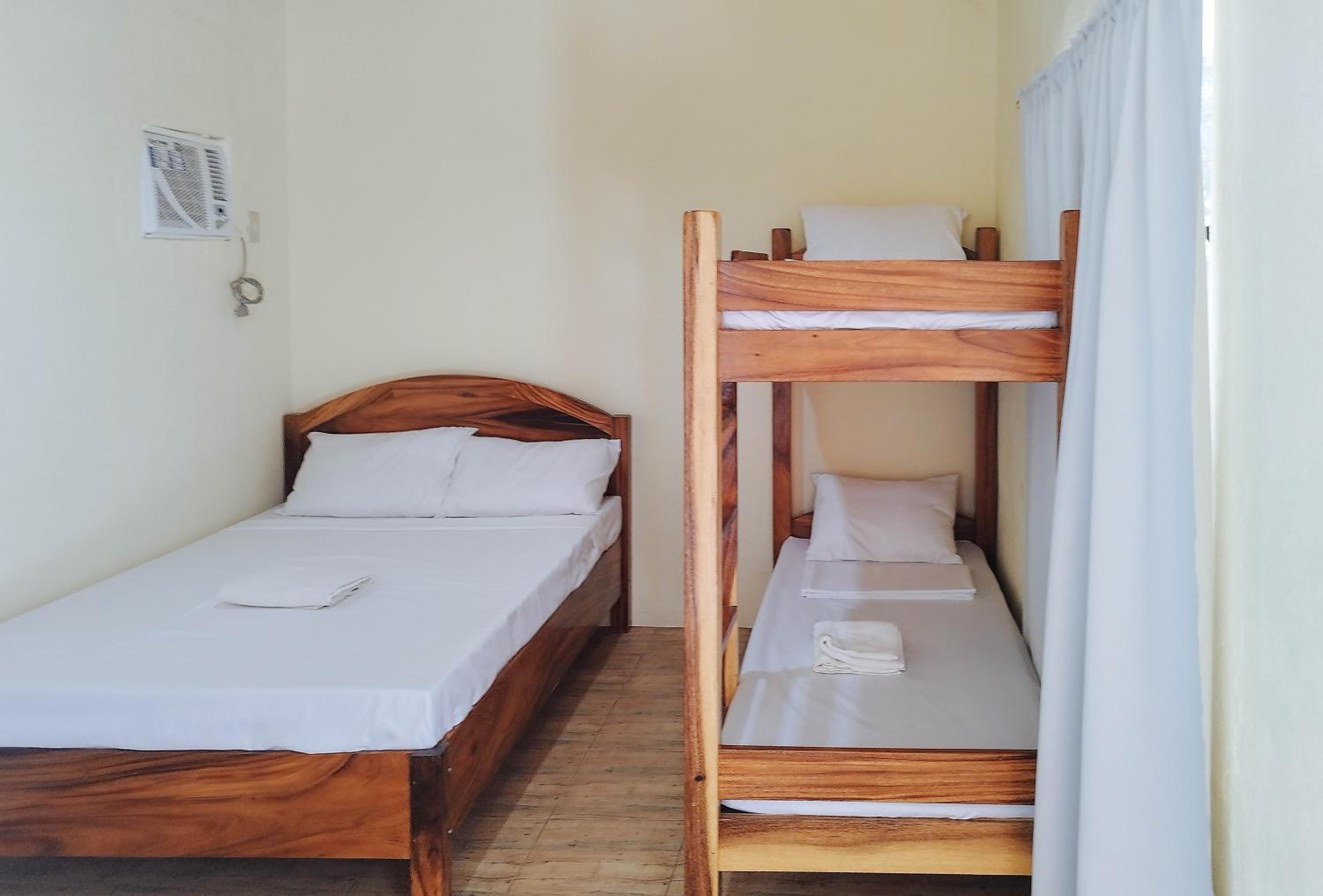 Quadruple Room - Photo 1