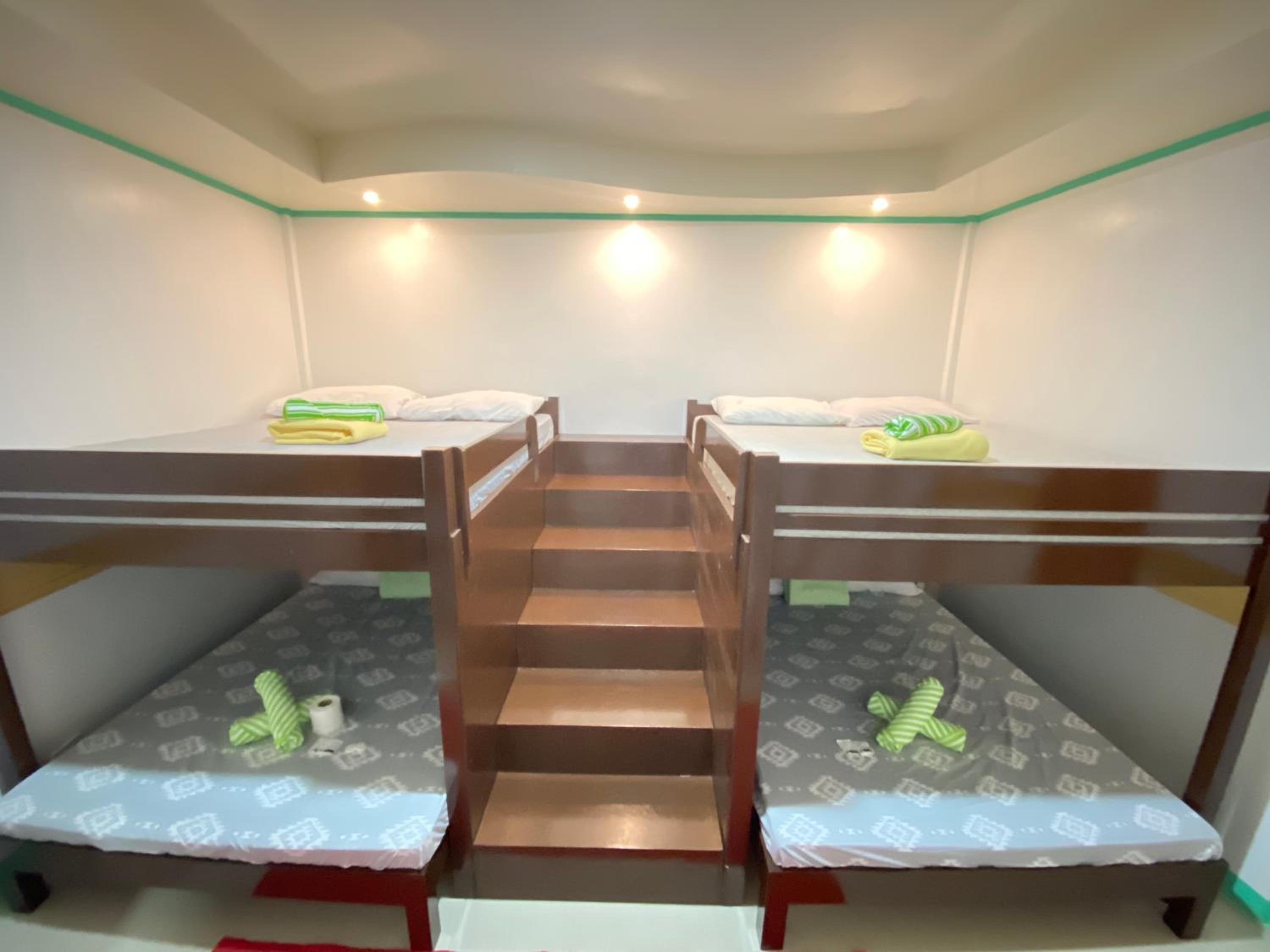 8-Bed Mixed Dormitory Room photo 1