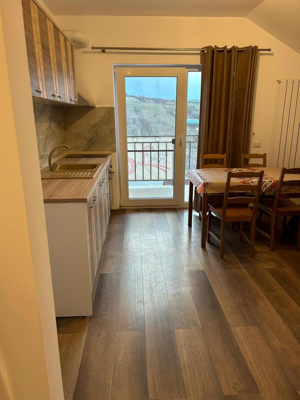 Apartment with Balcony photo 3