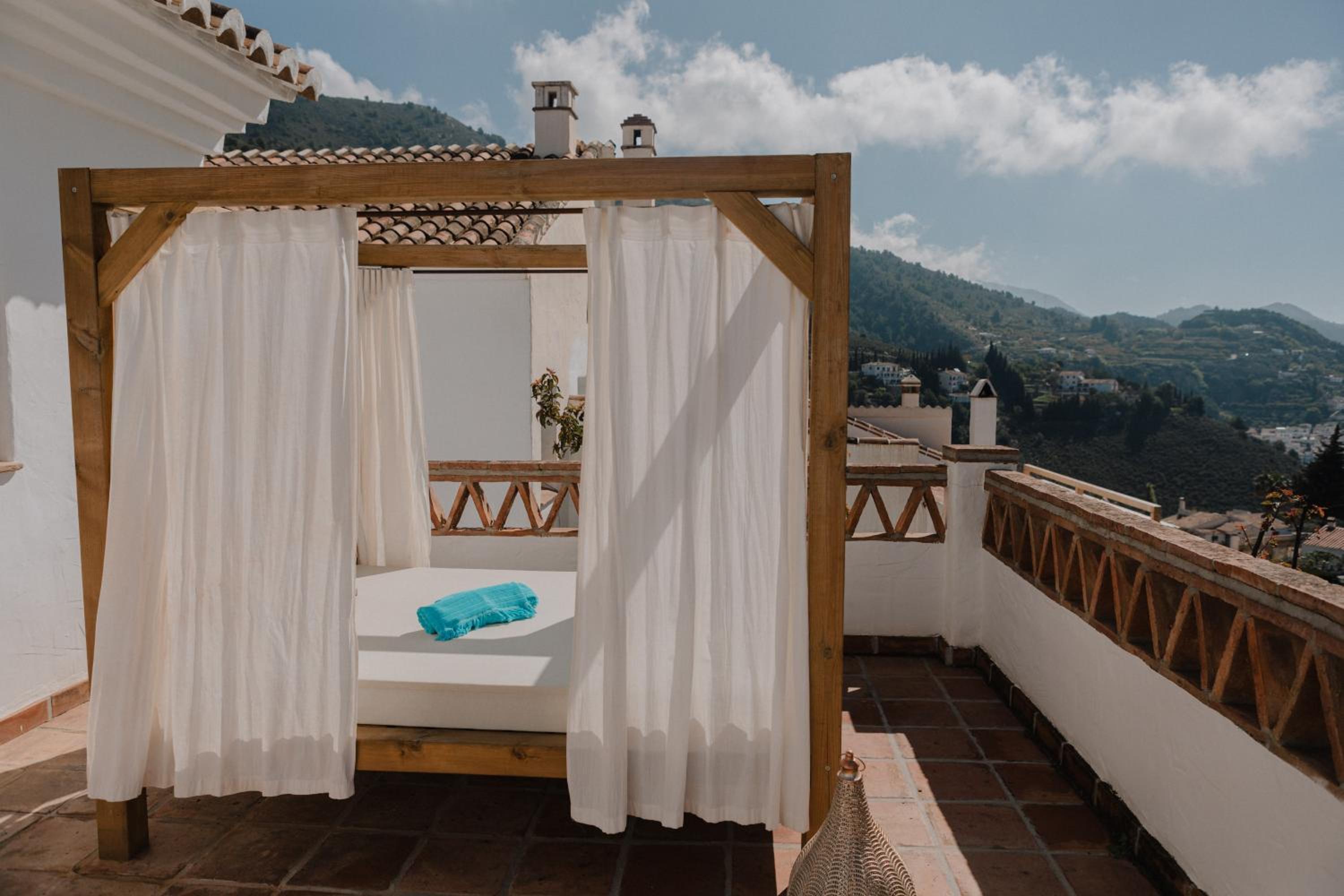 Deluxe Double Room with Balcony and Sea View photo 3