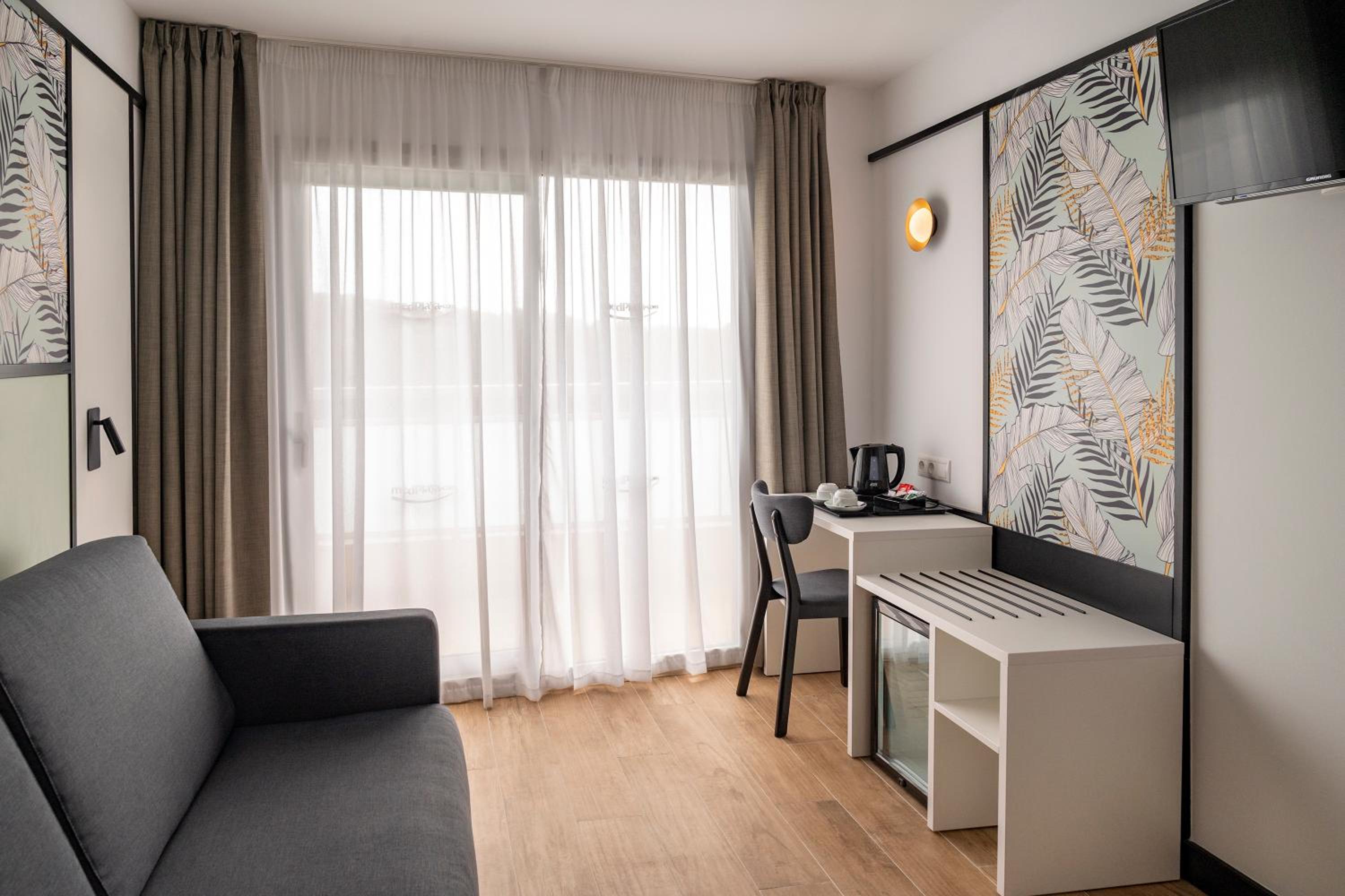 Junior Suite with Terrace (2 Adults) - Photo 2