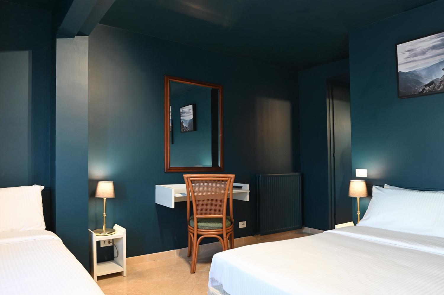 Double or Twin Room with View - Photo 3