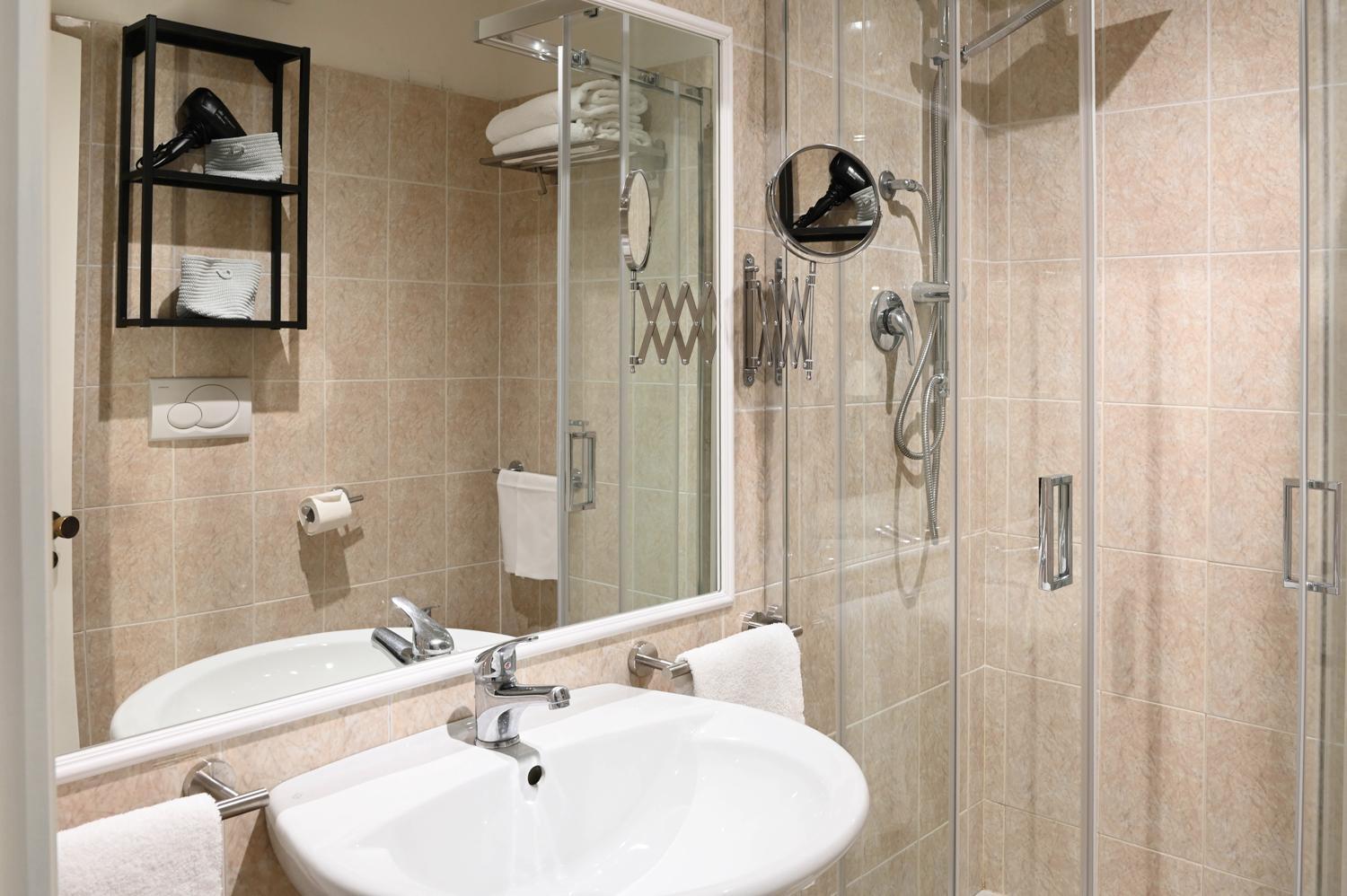 Superior Double or Twin Room with Mountain View - Photo 11