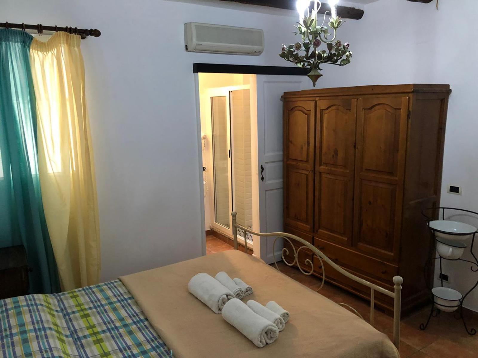 Quadruple Room with Private Bathroom - Photo 1