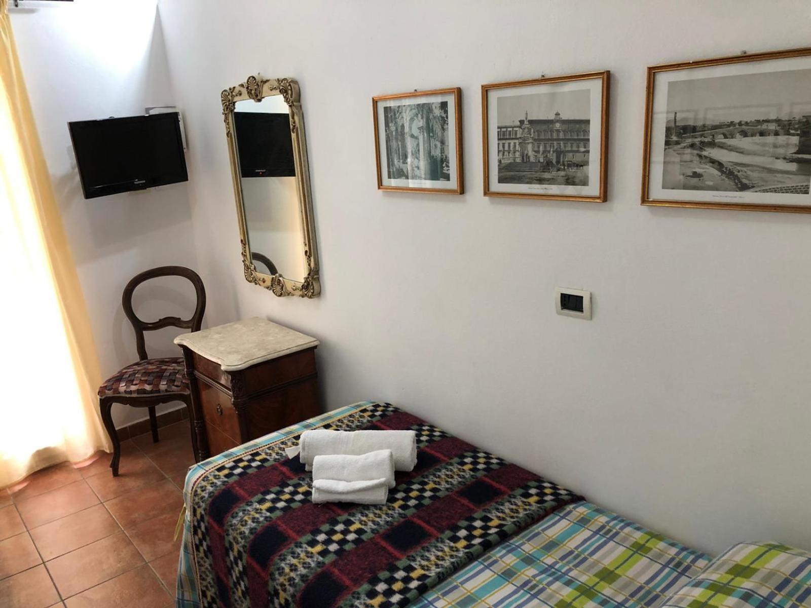Quadruple Room with Private Bathroom - Photo 4
