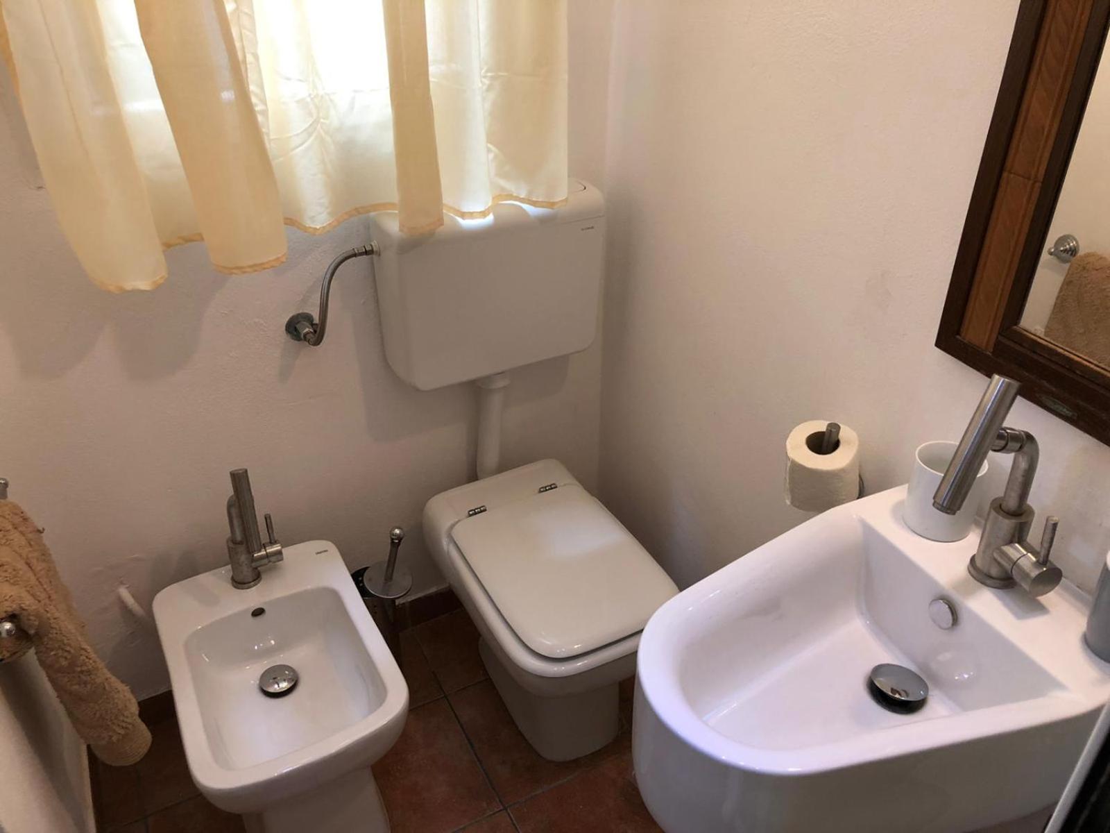 Quadruple Room with Private Bathroom - Photo 12