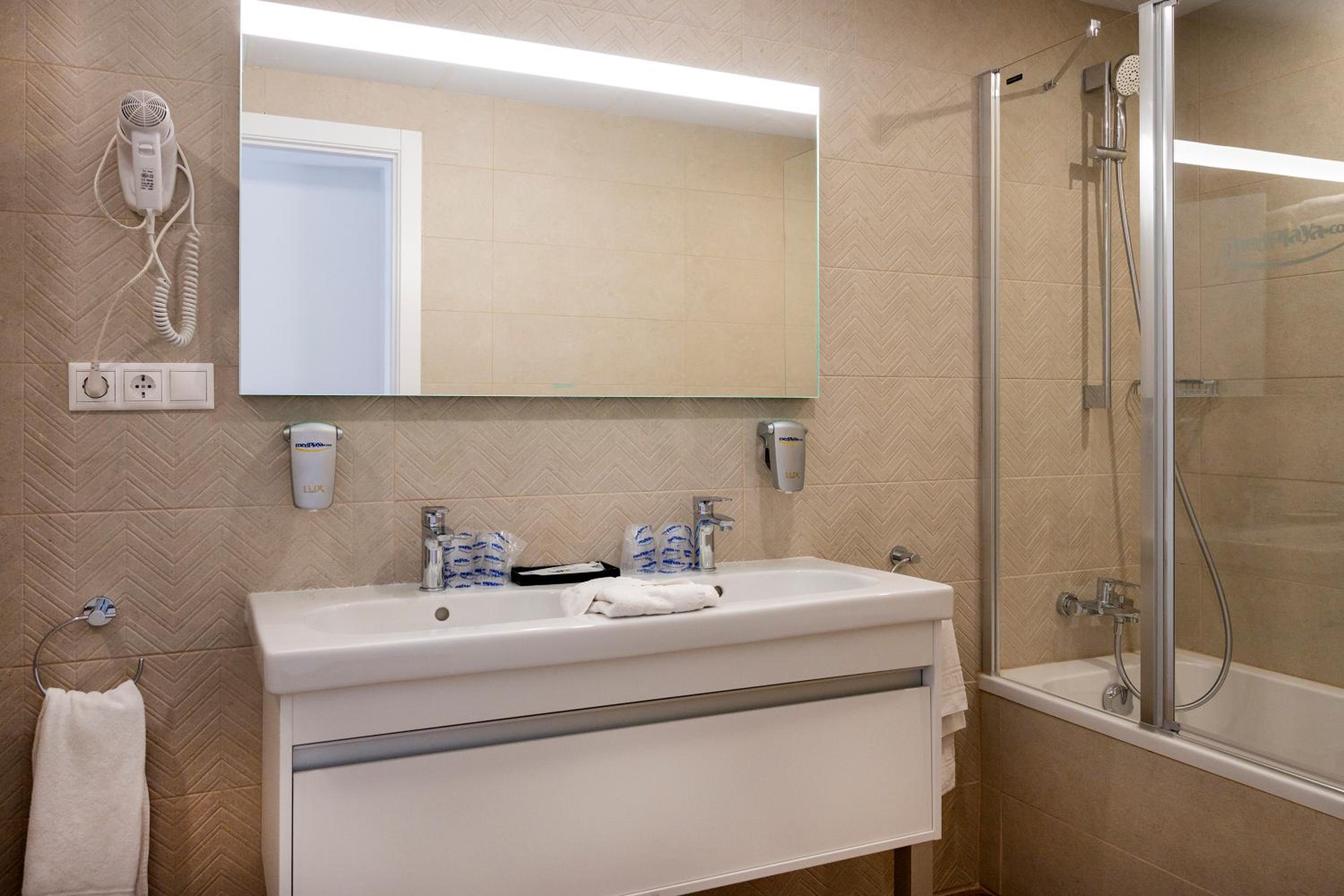 Junior Suite with Terrace (2 Adults) - Photo 6