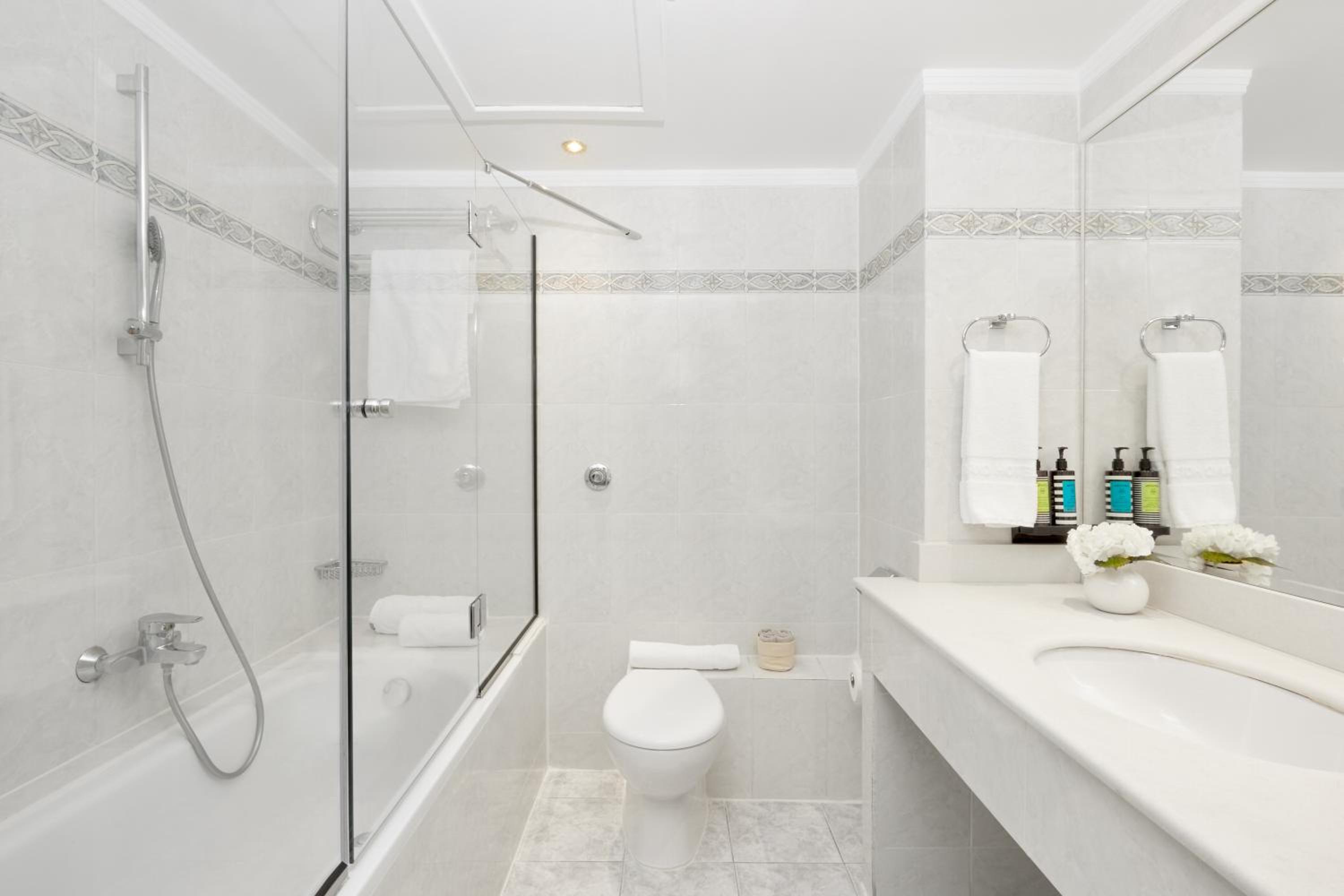 Classic Double or Twin Room - Photo 11