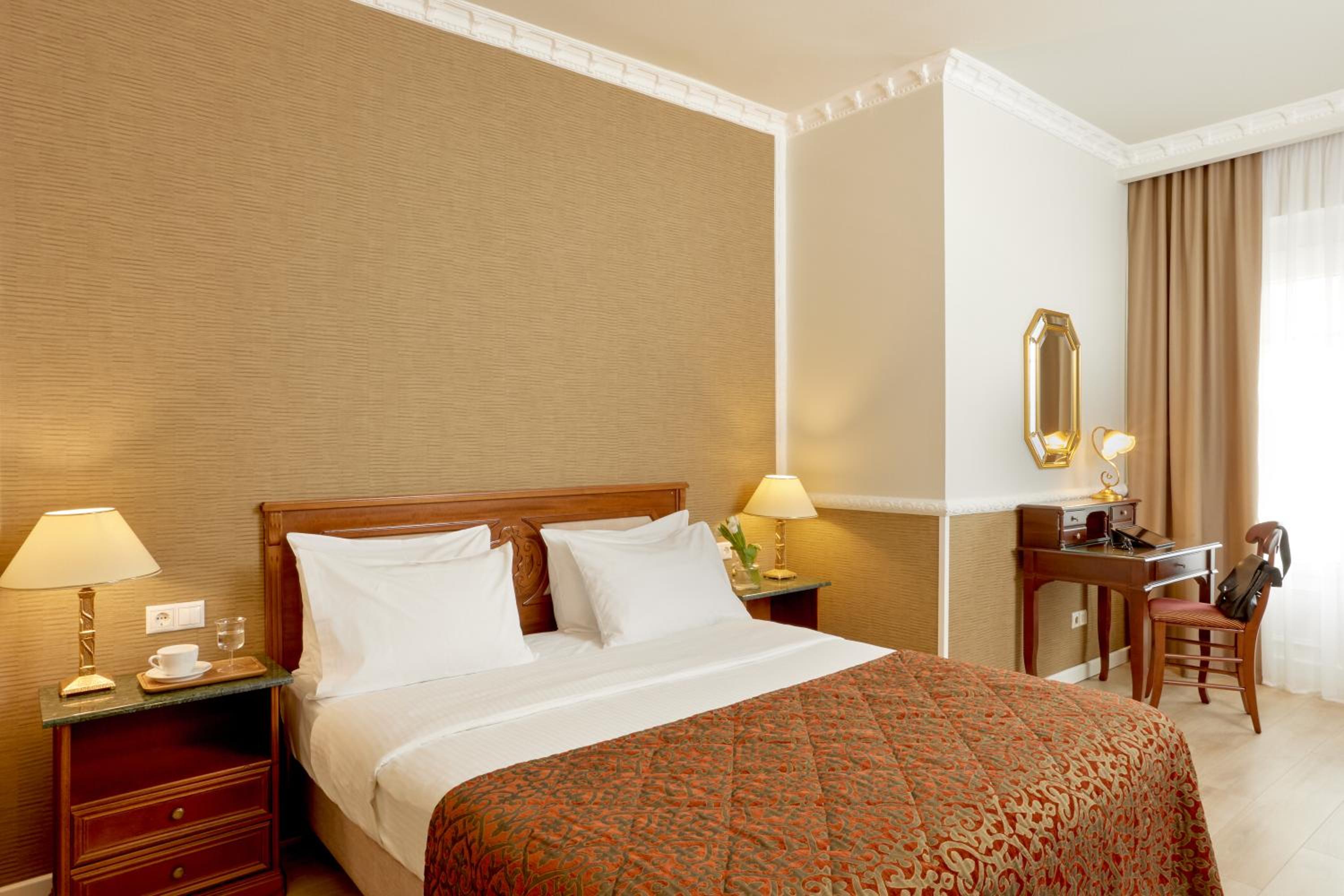 Classic Double or Twin Room - Photo 8