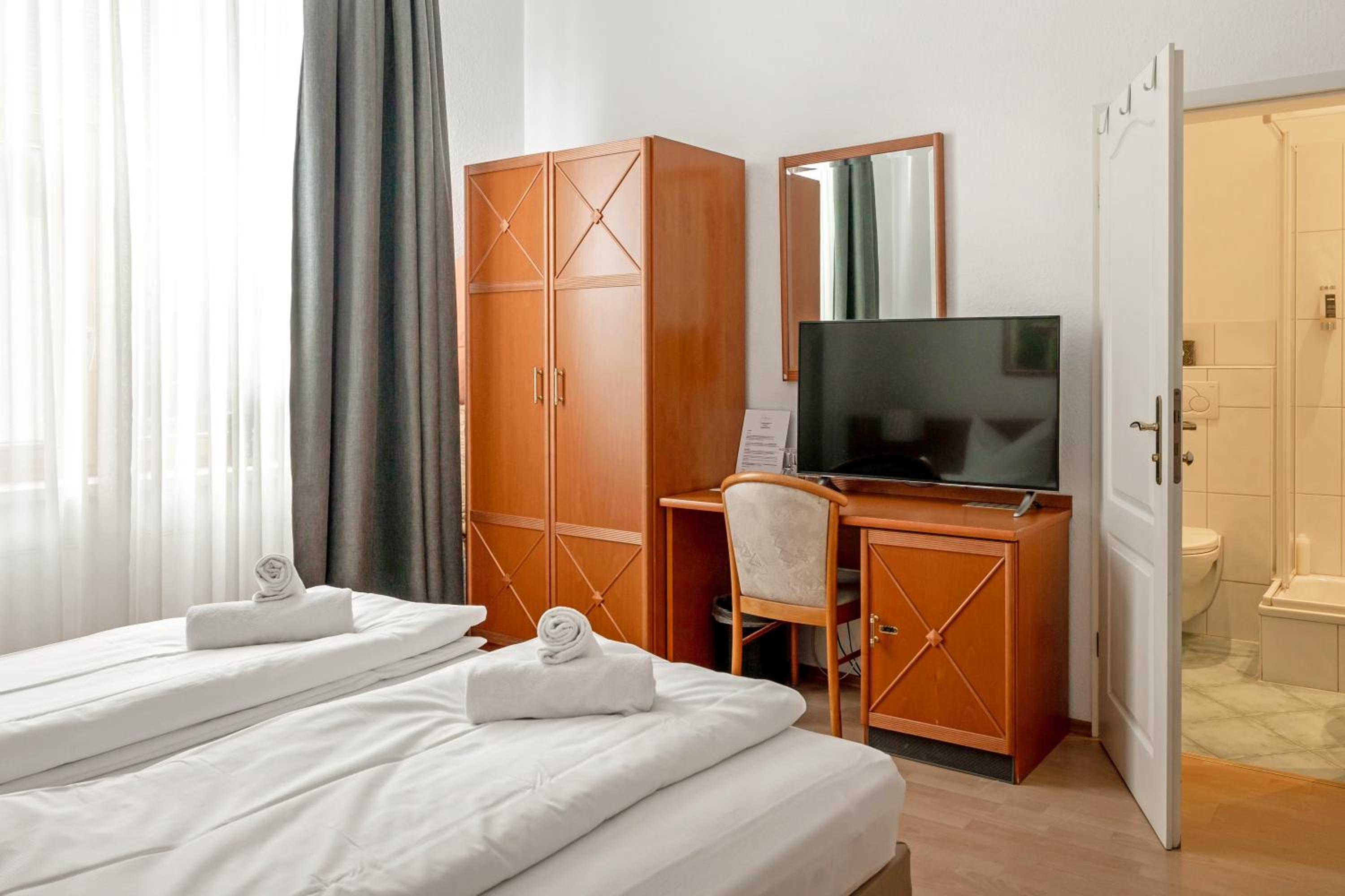 Family Room - Photo 7