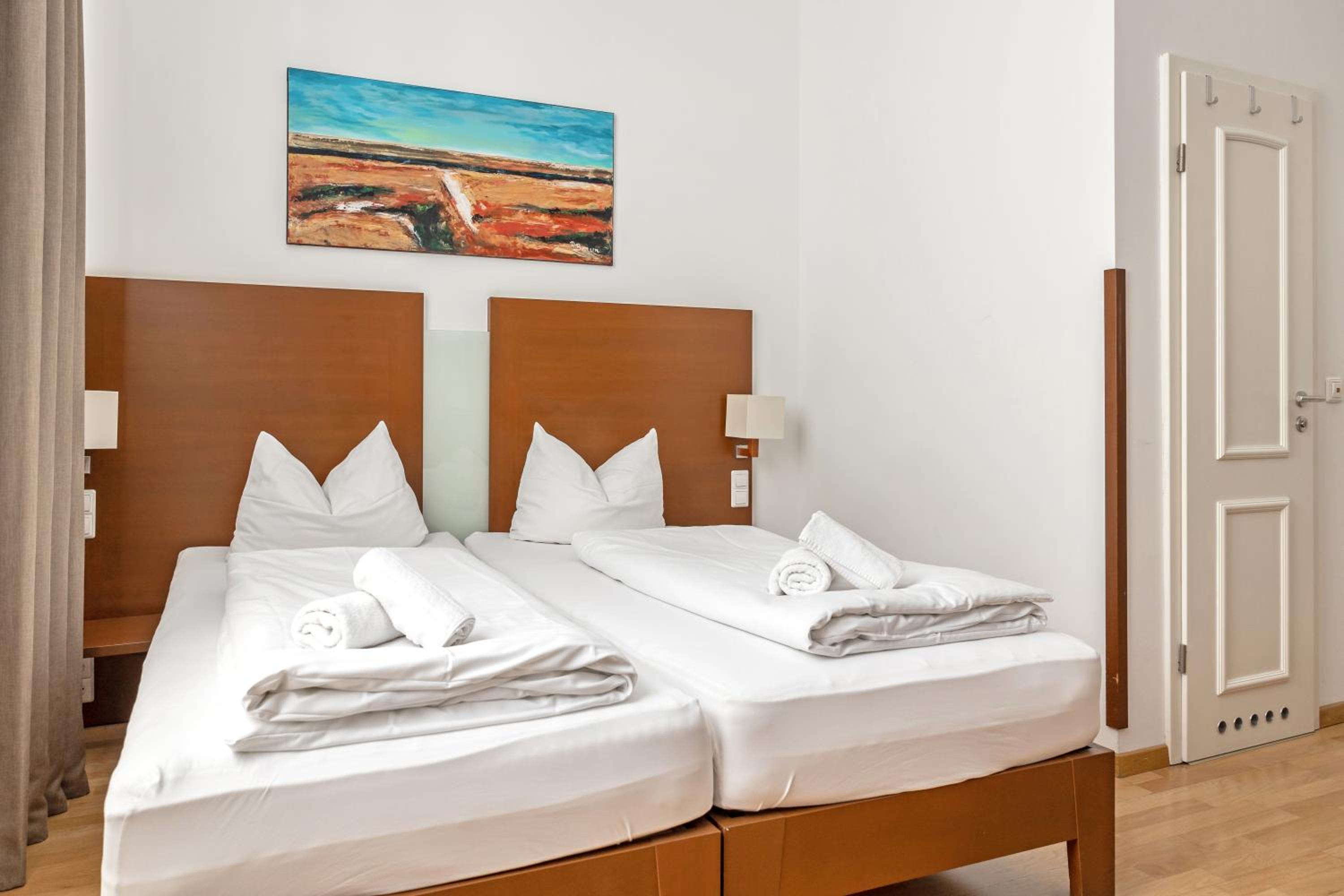 Twin Room - Photo 3