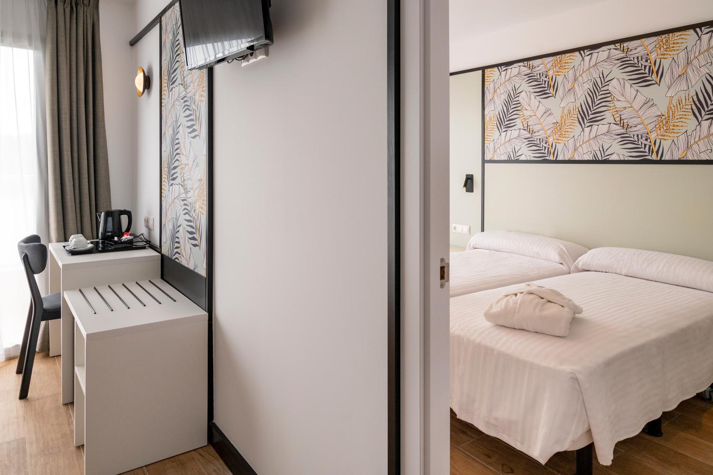Junior Suite with Terrace (2 Adults) - Photo 4