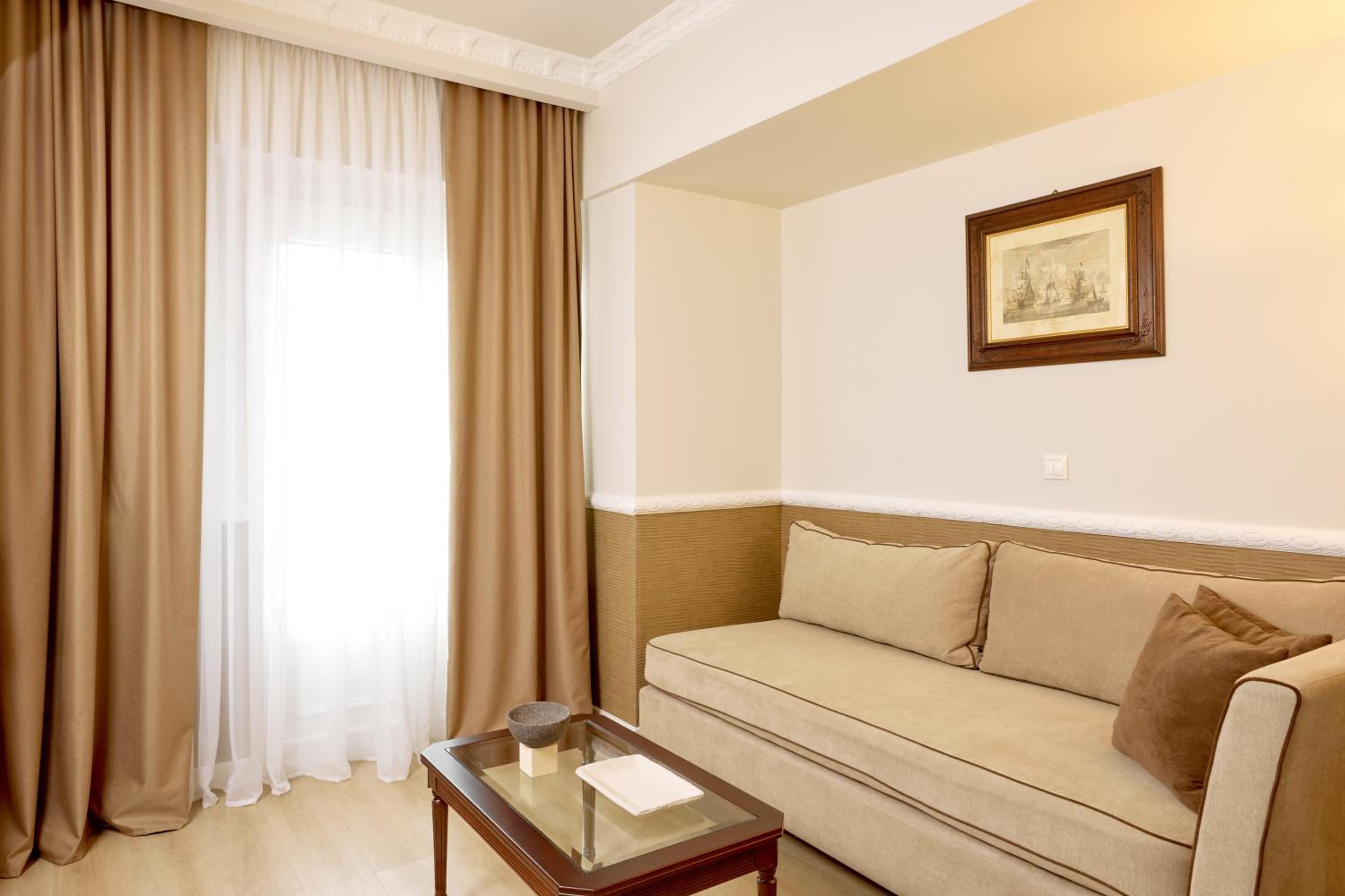 Classic Family Suite - Photo 7