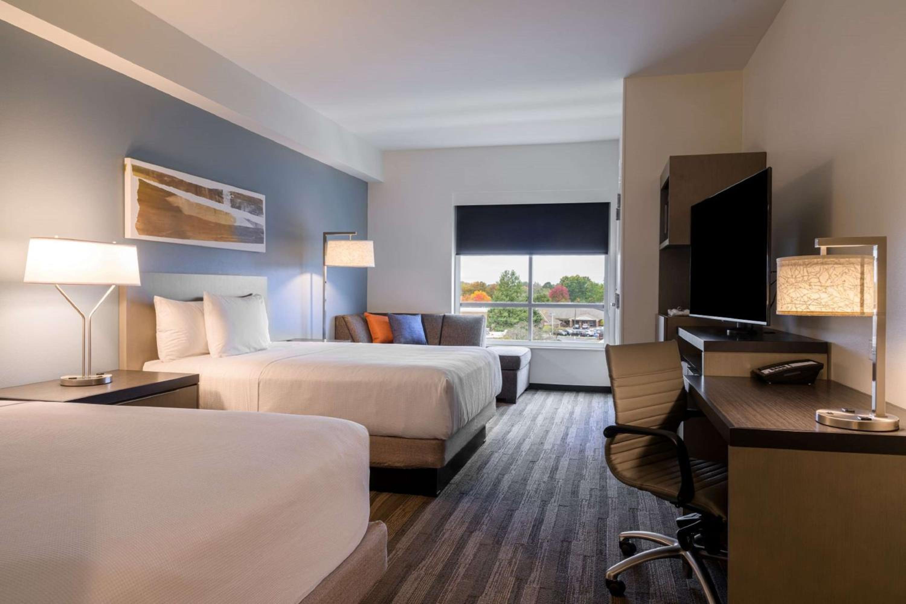 Den Guestroom with Two Queen Beds - Photo 1