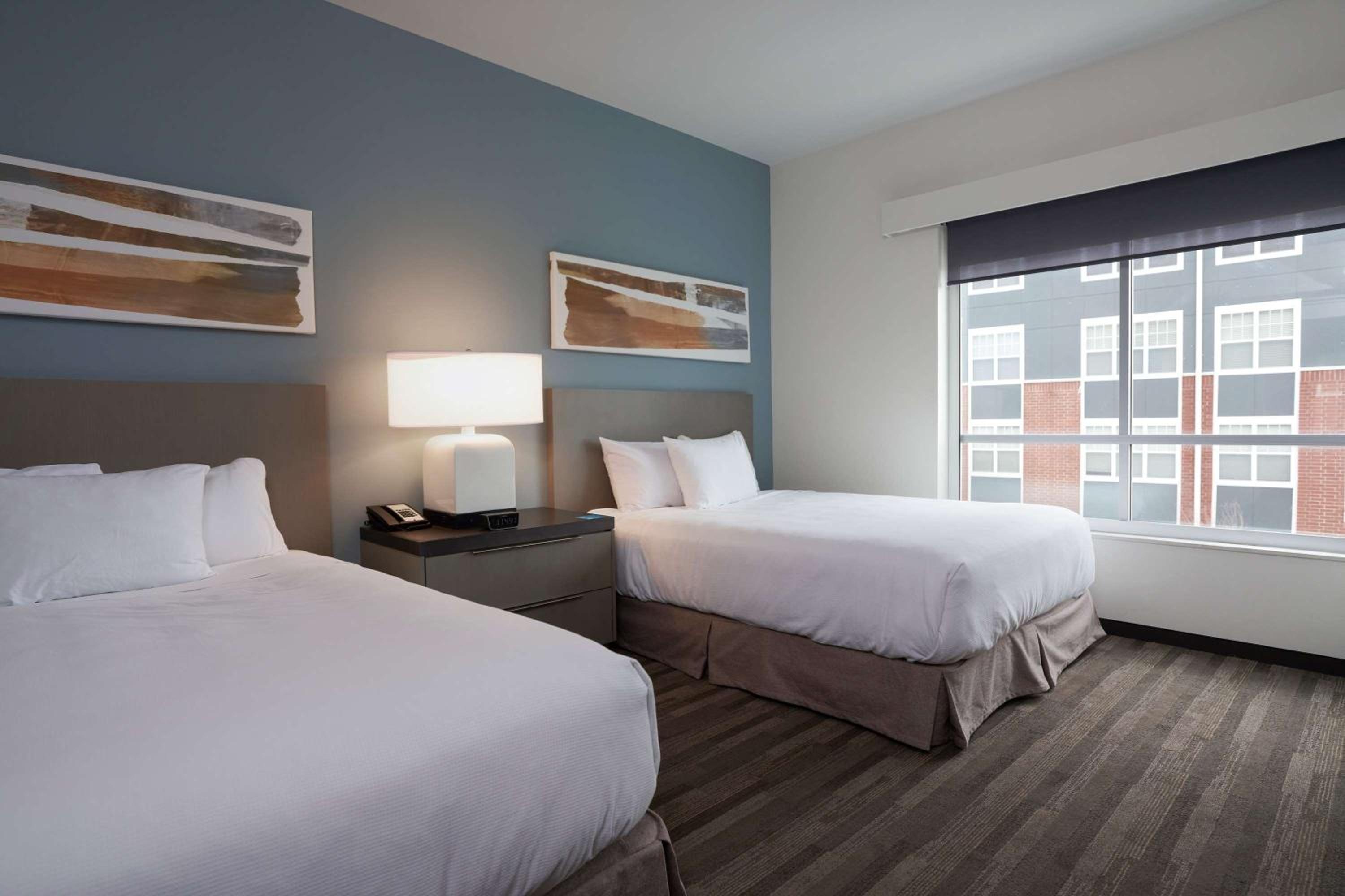 Den Guestroom with Two Queen Beds - Photo 3