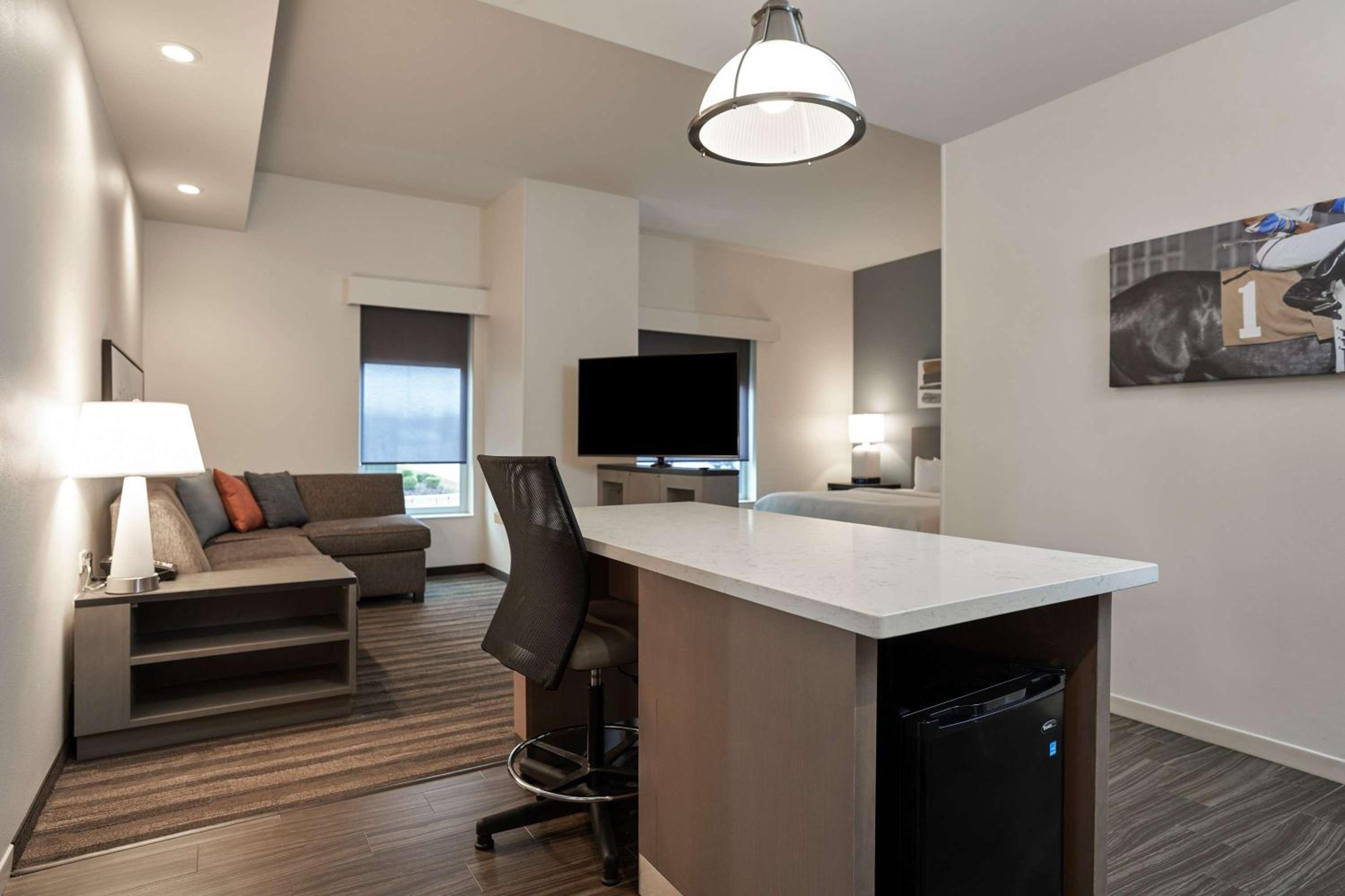 King Studio Suite with Kitchen and Sofa Bed - Photo 2