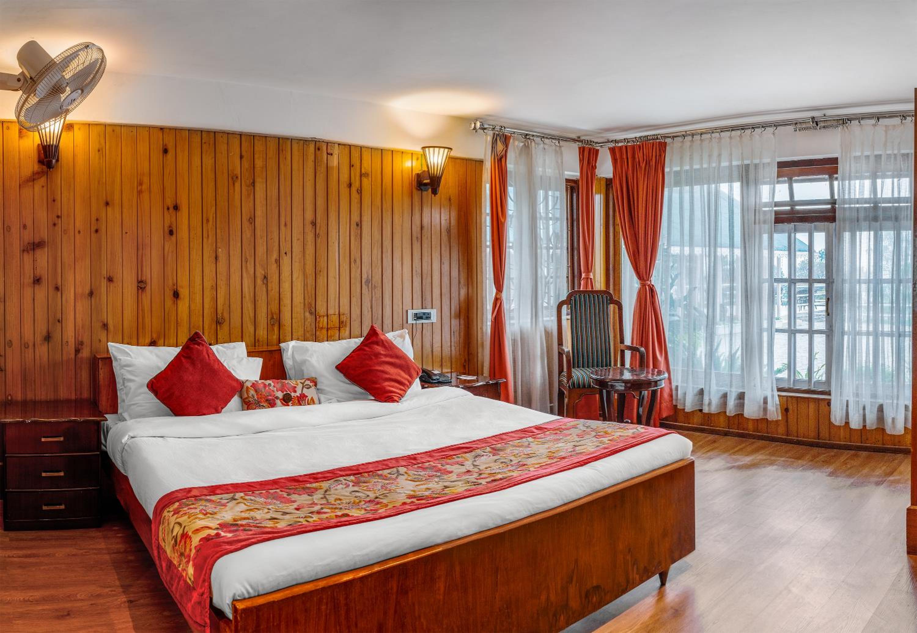Orchid Family Cottage with Bathtub and Balcony photo 1