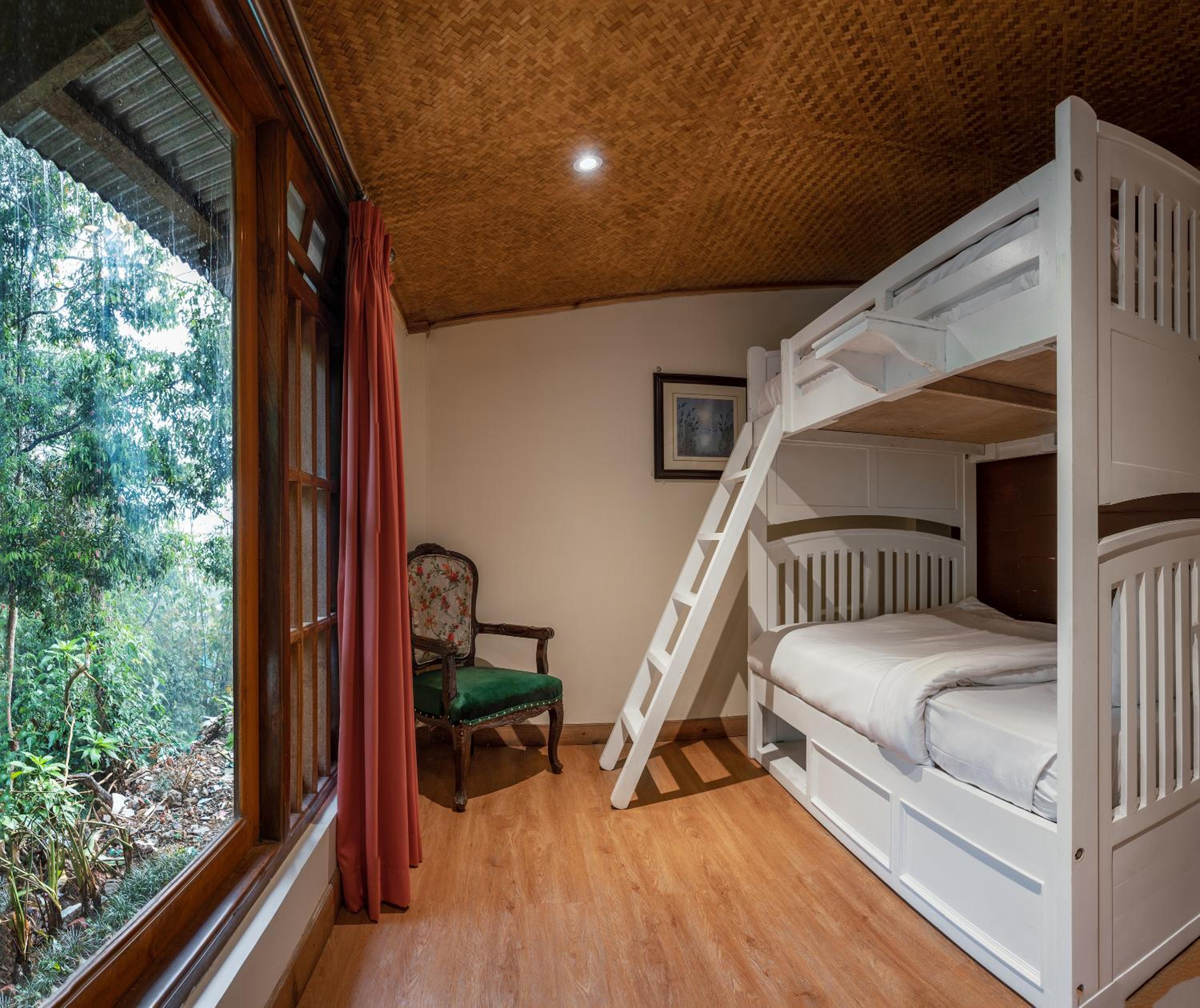 Juniper Family Cottage with Balcony photo 2