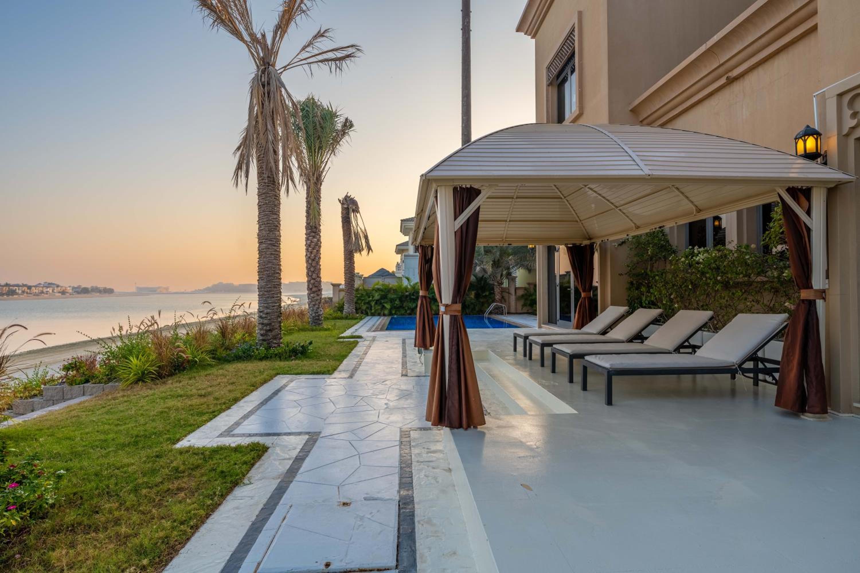 Villa photo 2