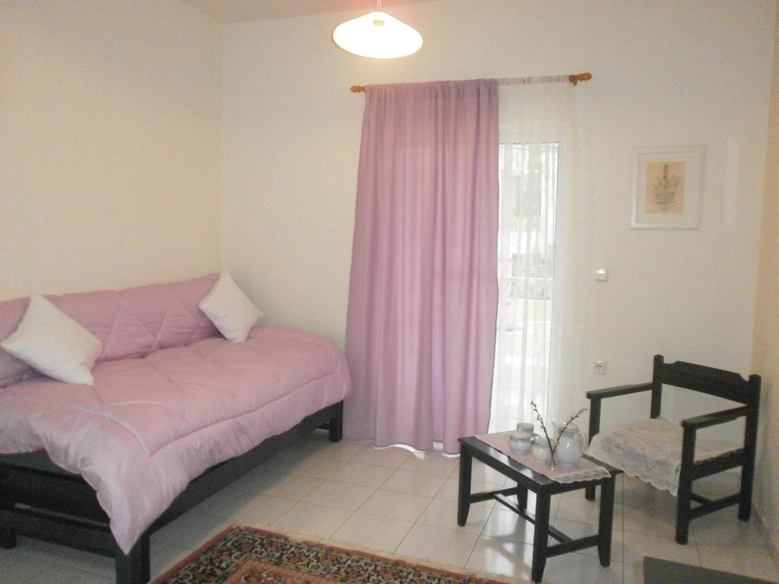 One-Bedroom Apartment with Garden View photo 3