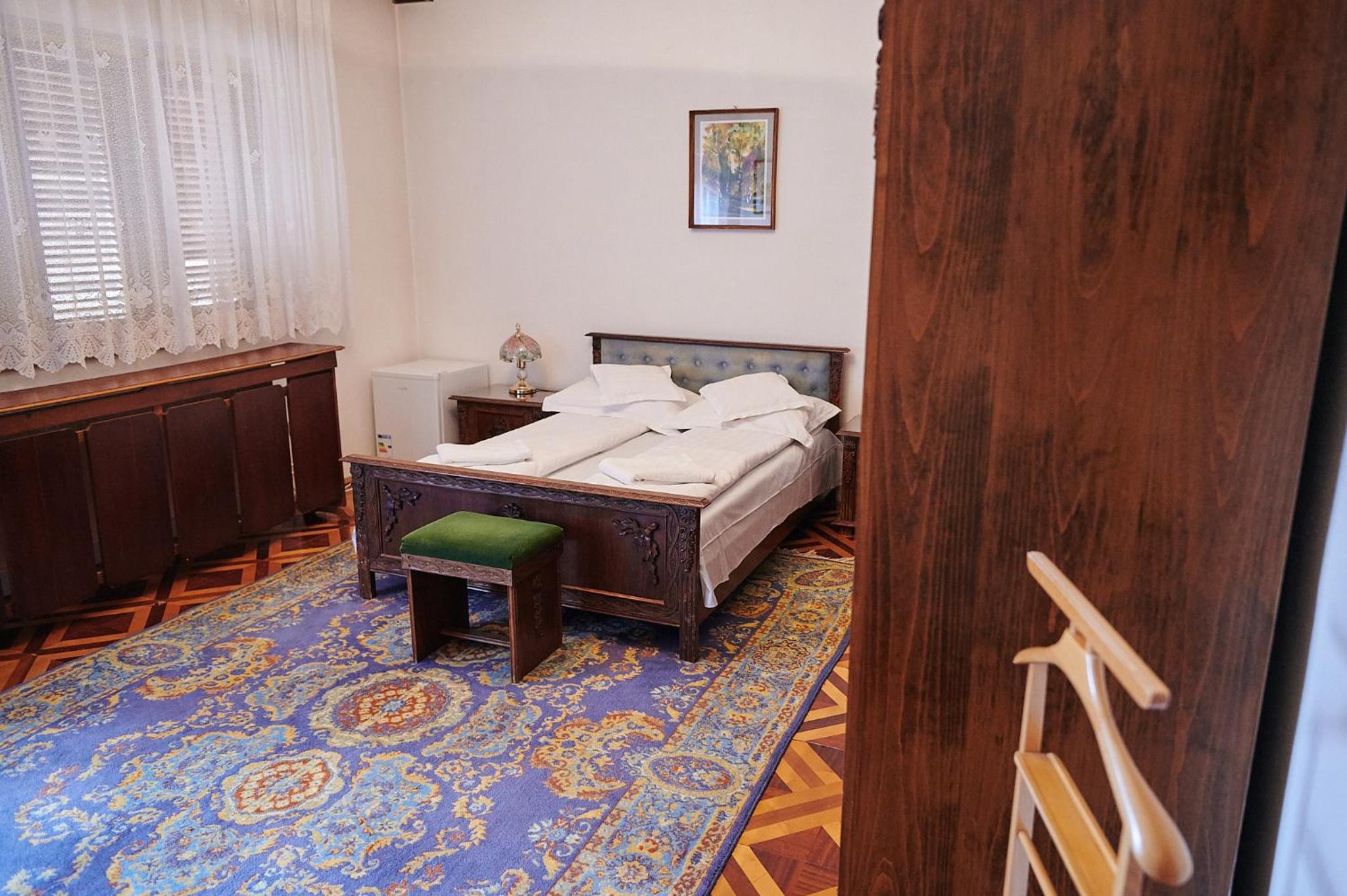 Deluxe Double Room with Balcony - Photo 4