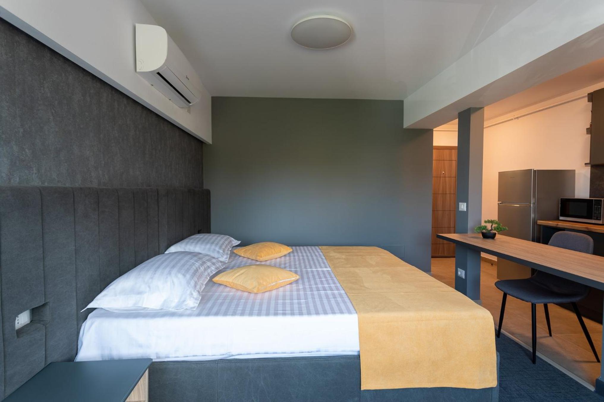 One-Bedroom Apartment - Photo 1