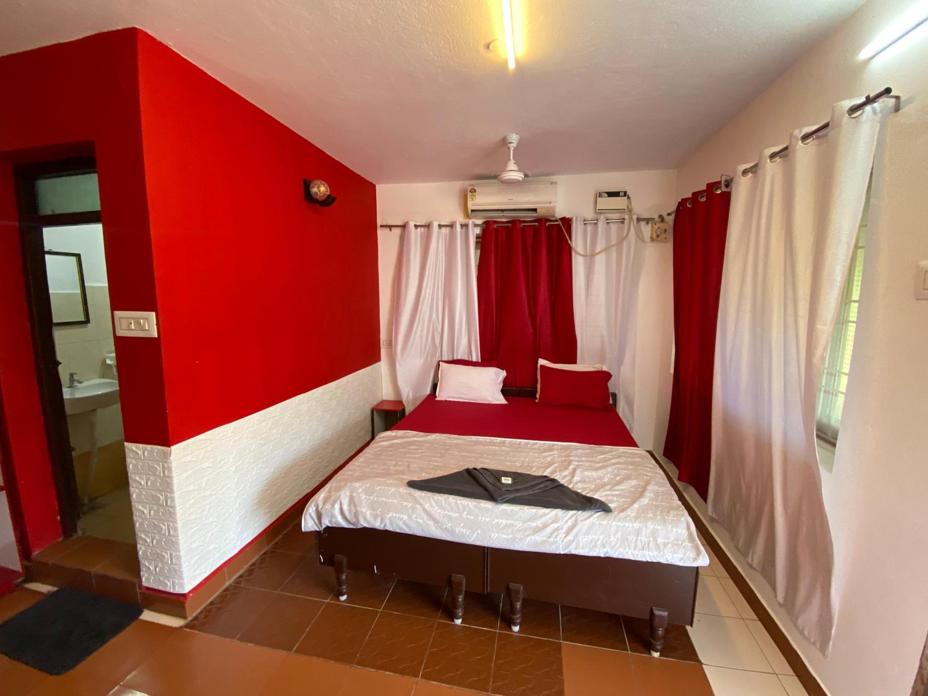 Deluxe Double Room With Side Sea View photo 1