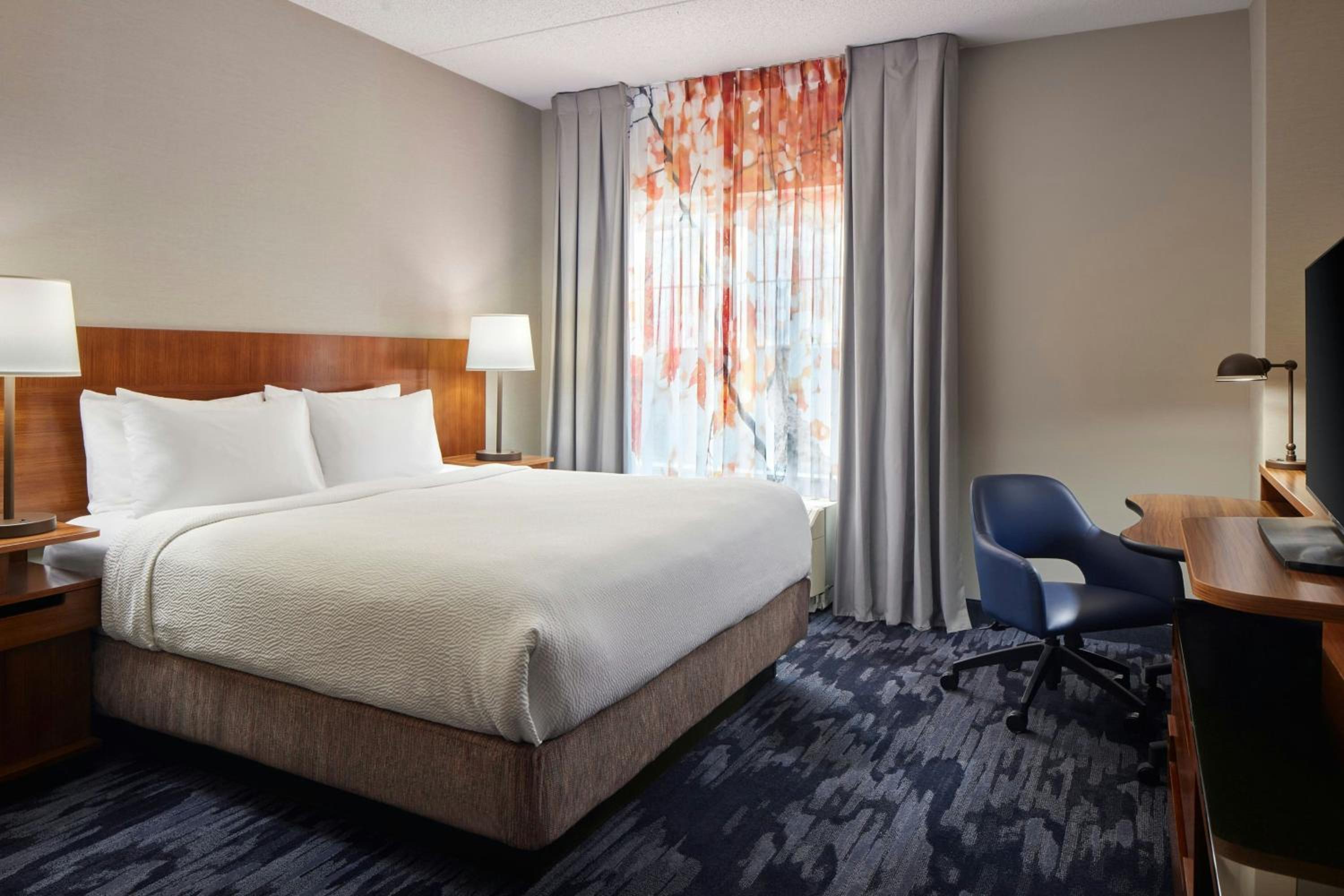 King Room with Roll-In Shower - Mobility Access/Hearing Accessible