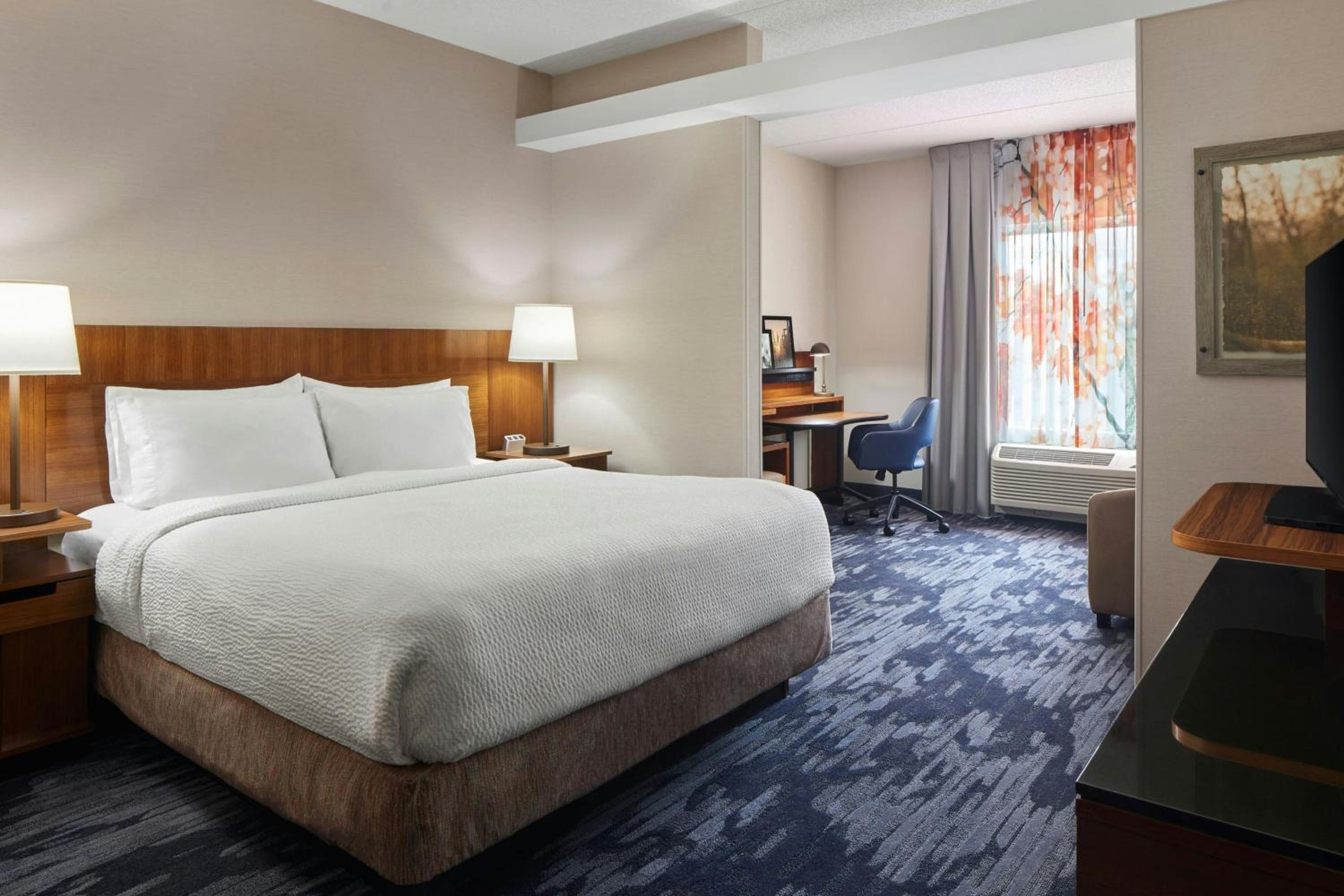 Studio with King Bed, Roll-In Shower, Transfer Shower and Sofa Bed - Mobility Access/Hearing Accessible