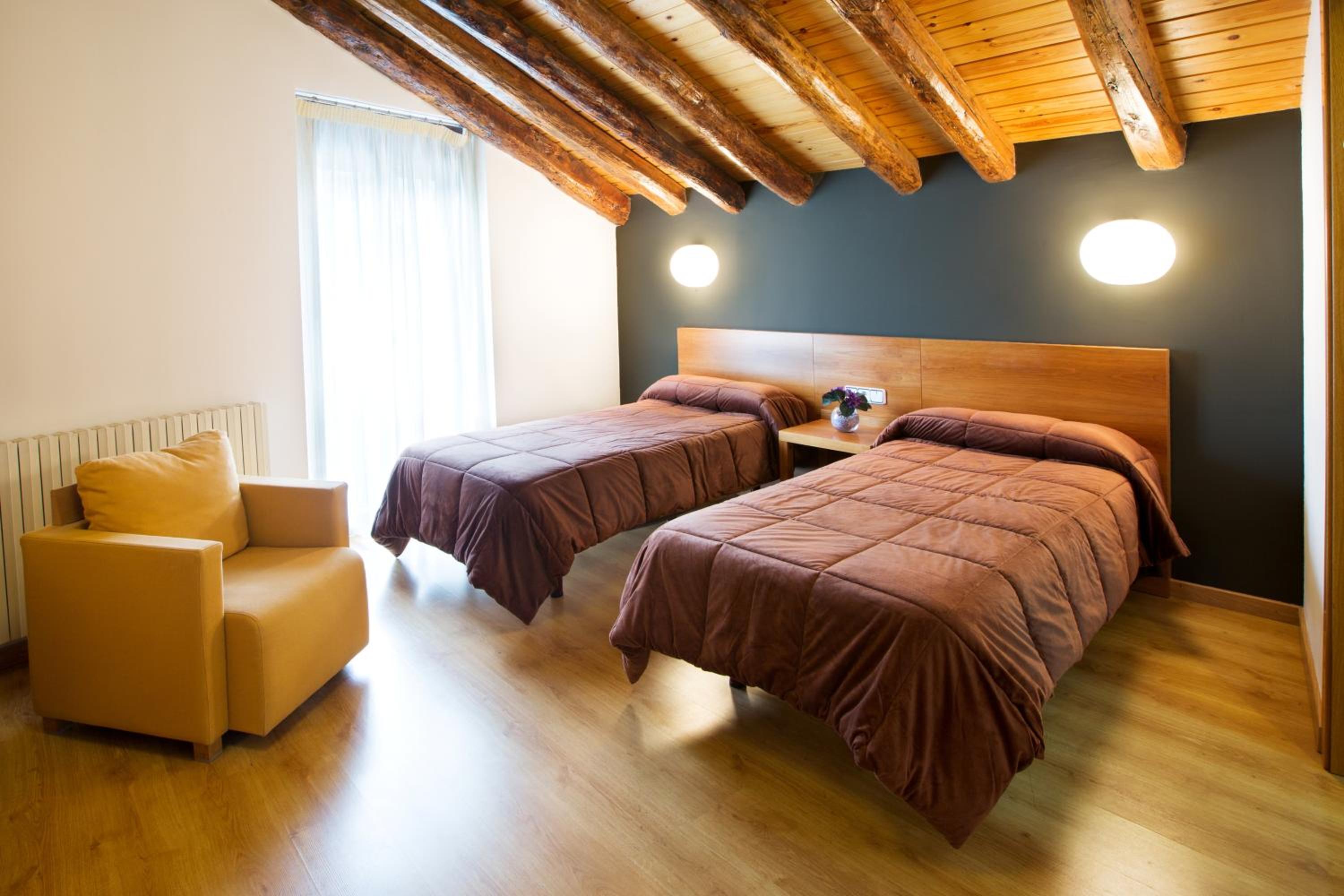 Twin Room - Photo 3