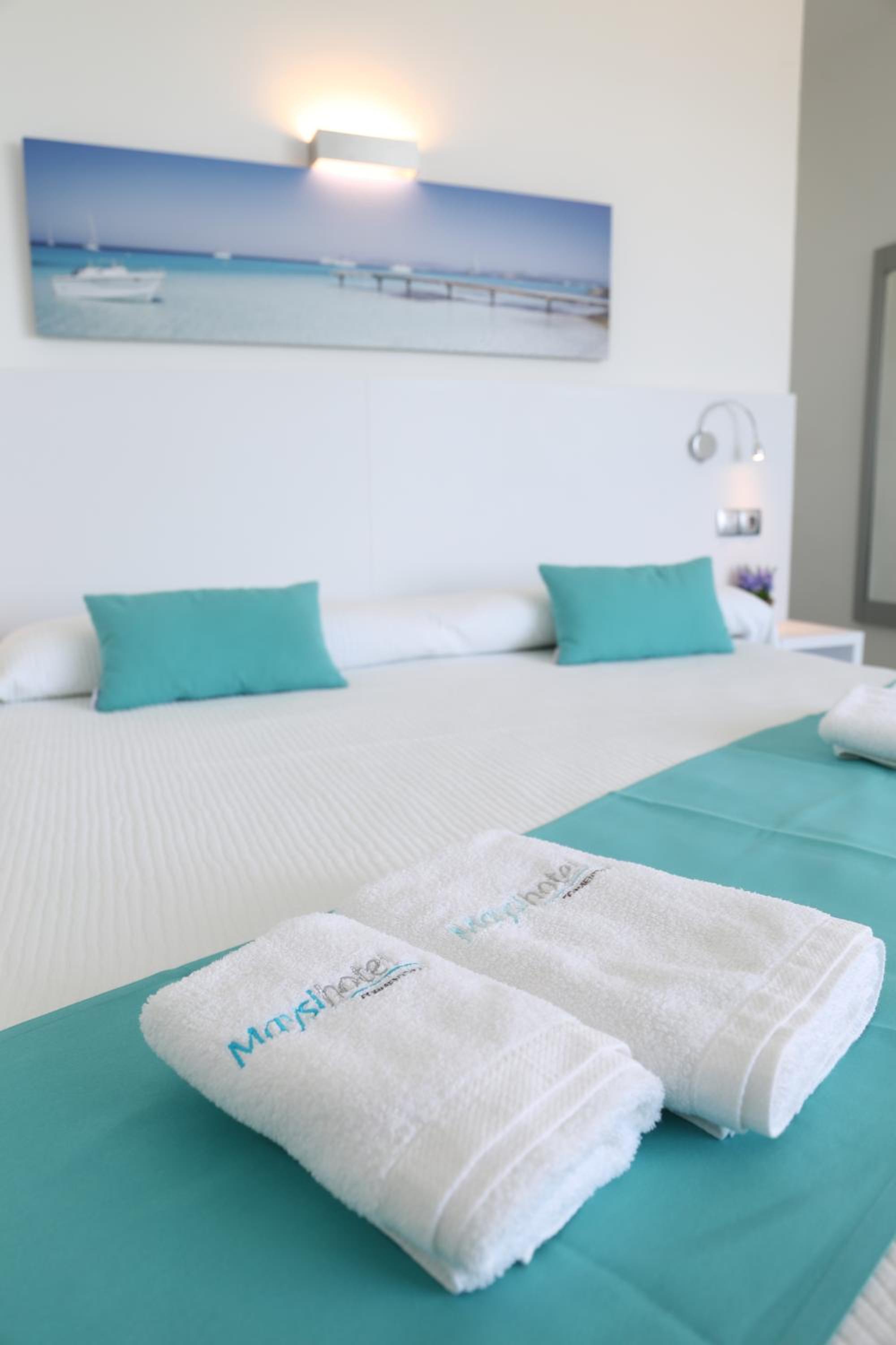 Twin Room with Pool View photo 2