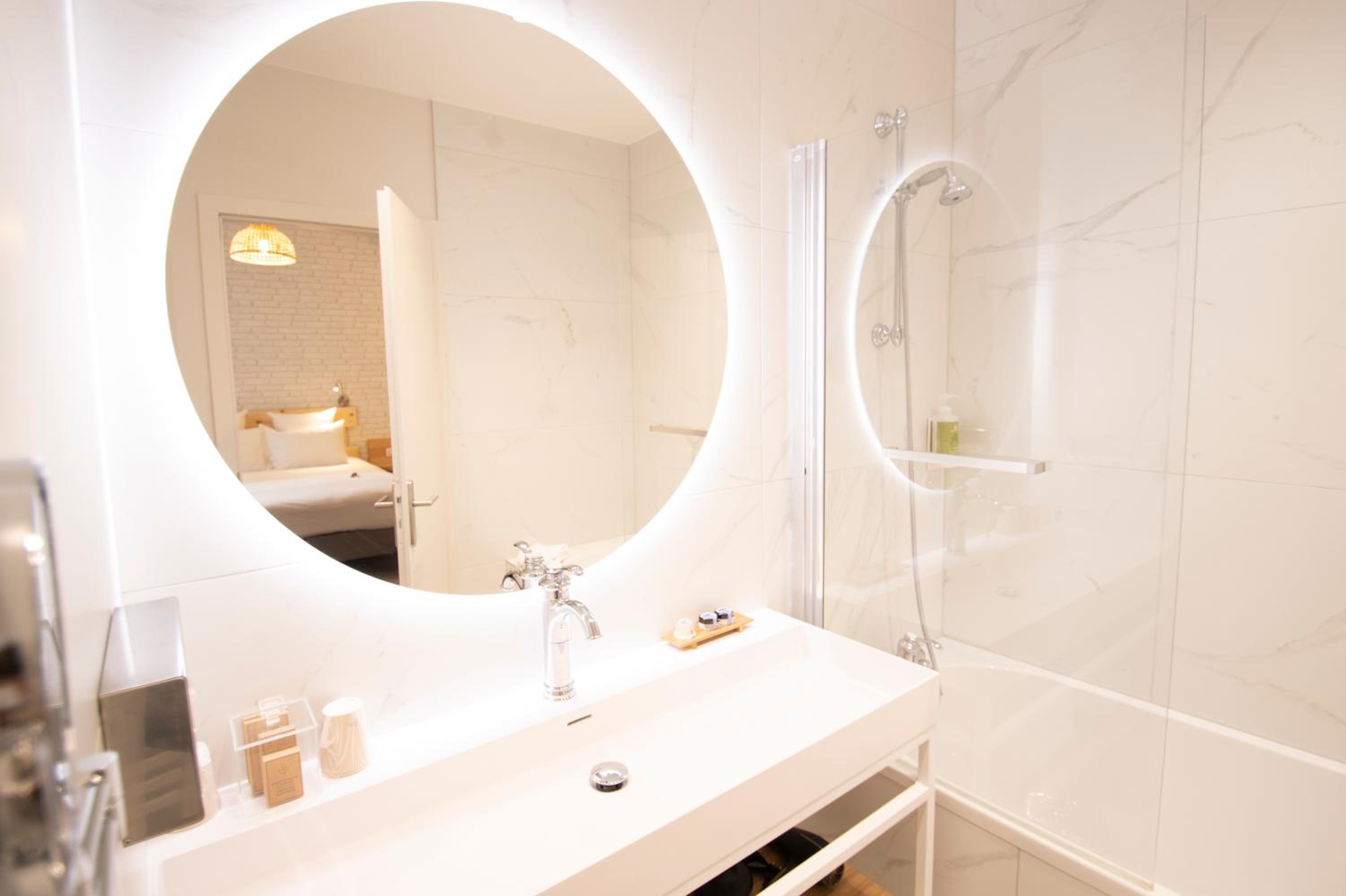 Comfort Double Room with Shower or Bath - Photo 11