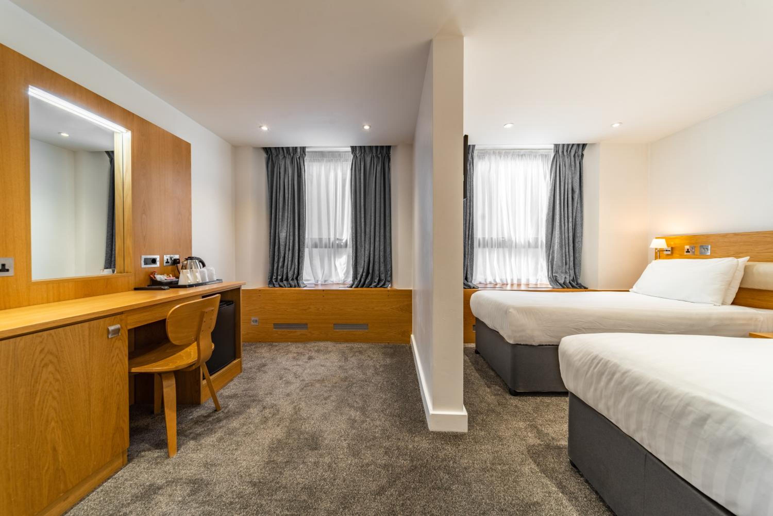 Superior Twin Room *Newly Refurbished* photo 2