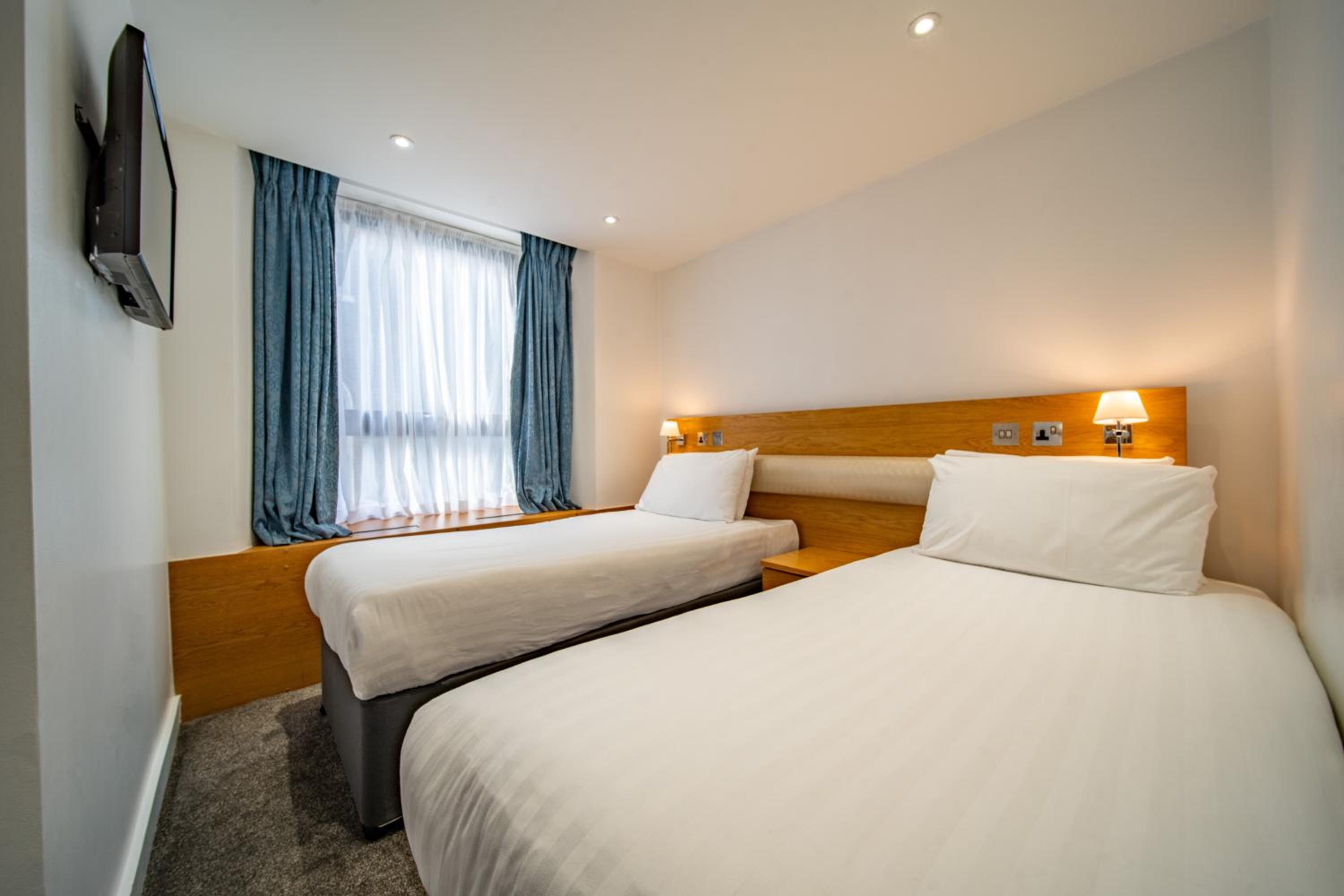 Superior Twin Room *Newly Refurbished* photo 1