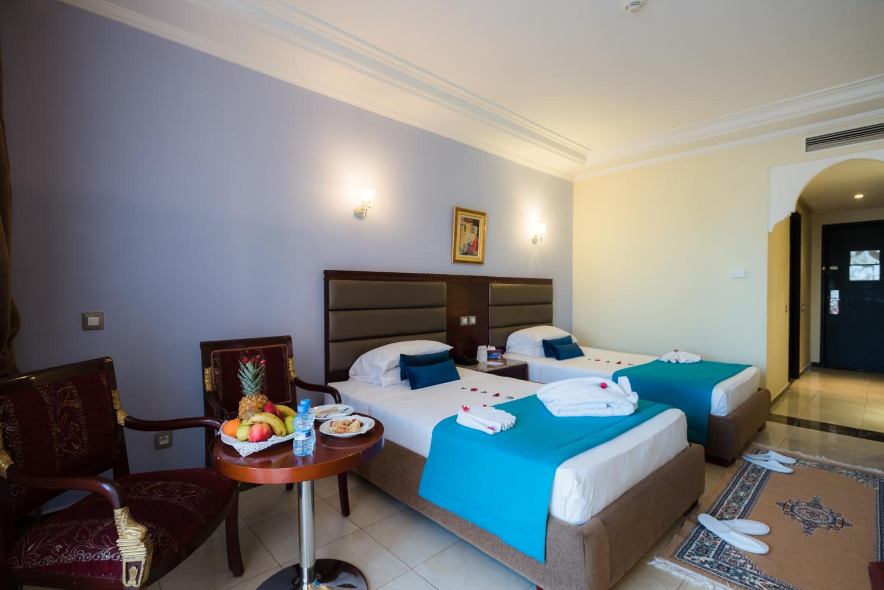 Deluxe with One Twin Bed and 2 Adults Occupancy (Non Smoking)