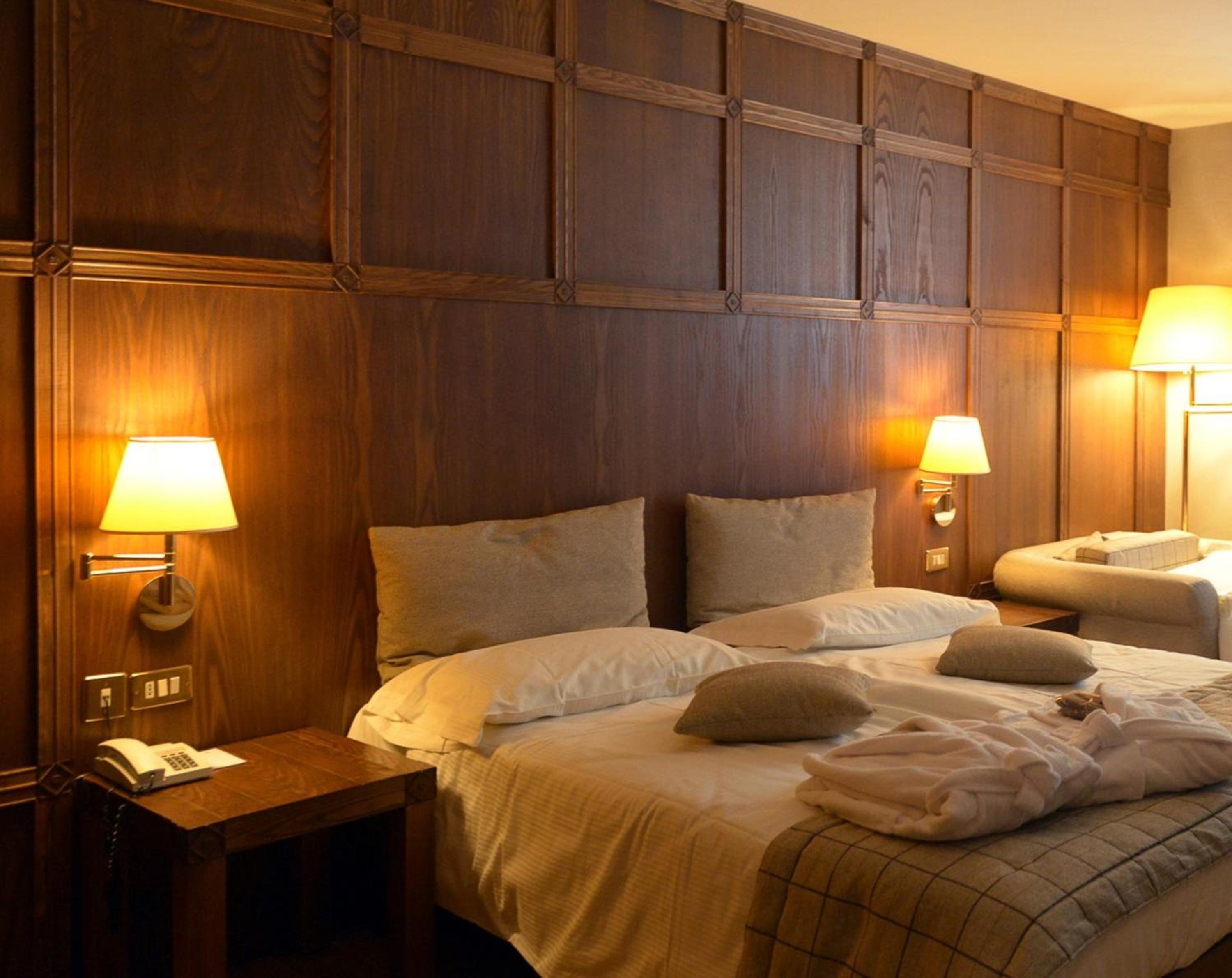 Double or Twin Room with Extra Bed - Photo 2