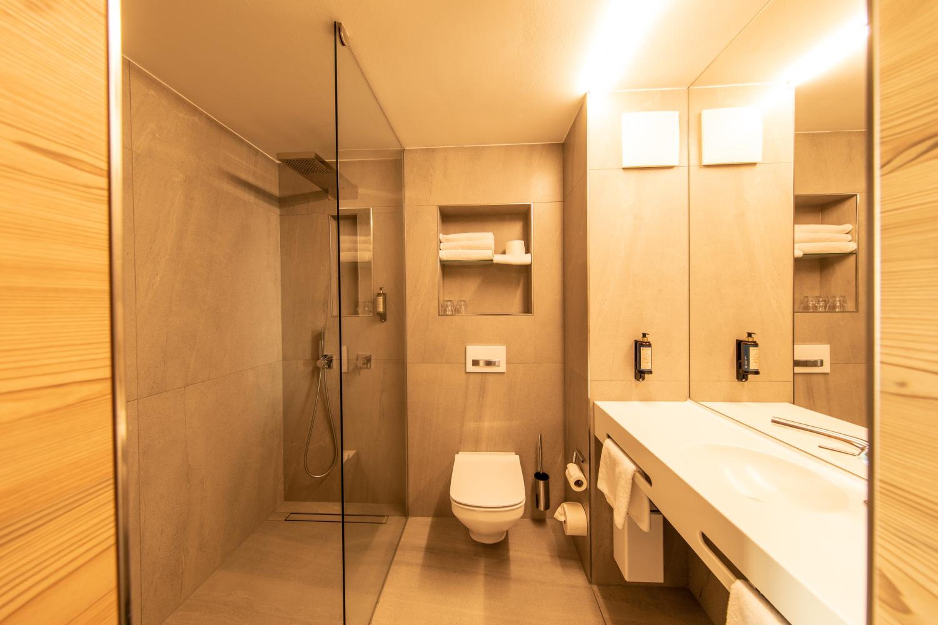 Quadruple Room - Photo 7