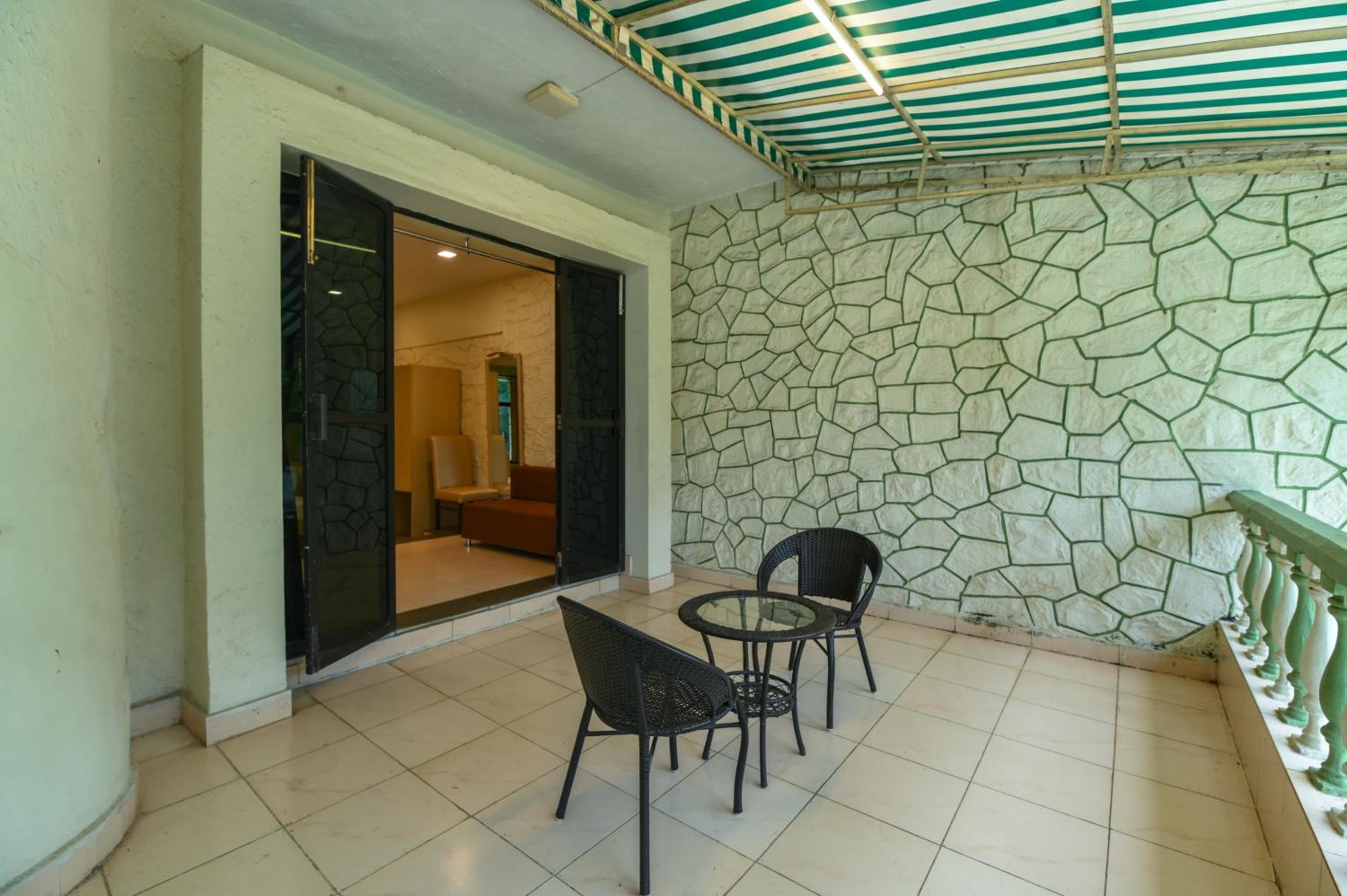 Deluxe Room With Balcony photo 2