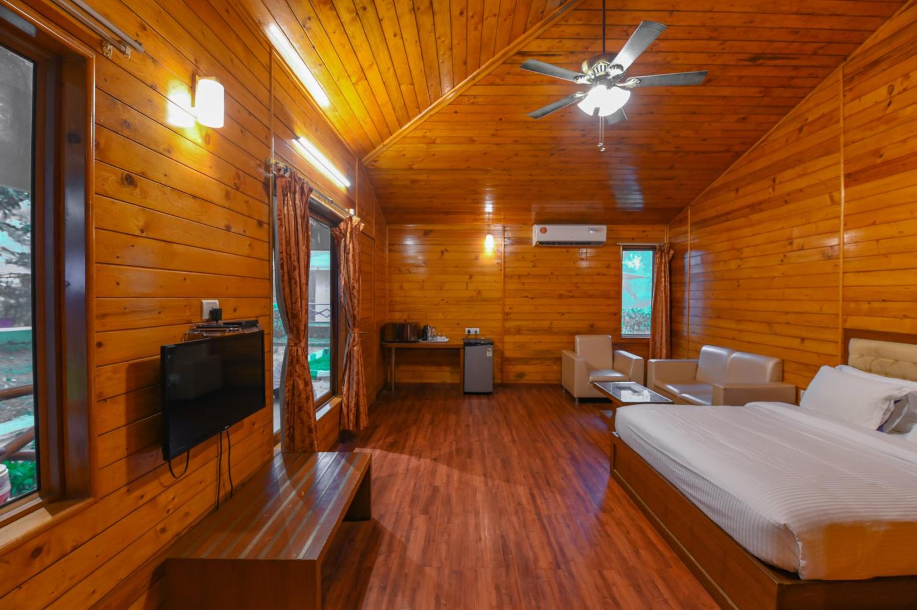 Cottage Room With Sitting Area photo 1
