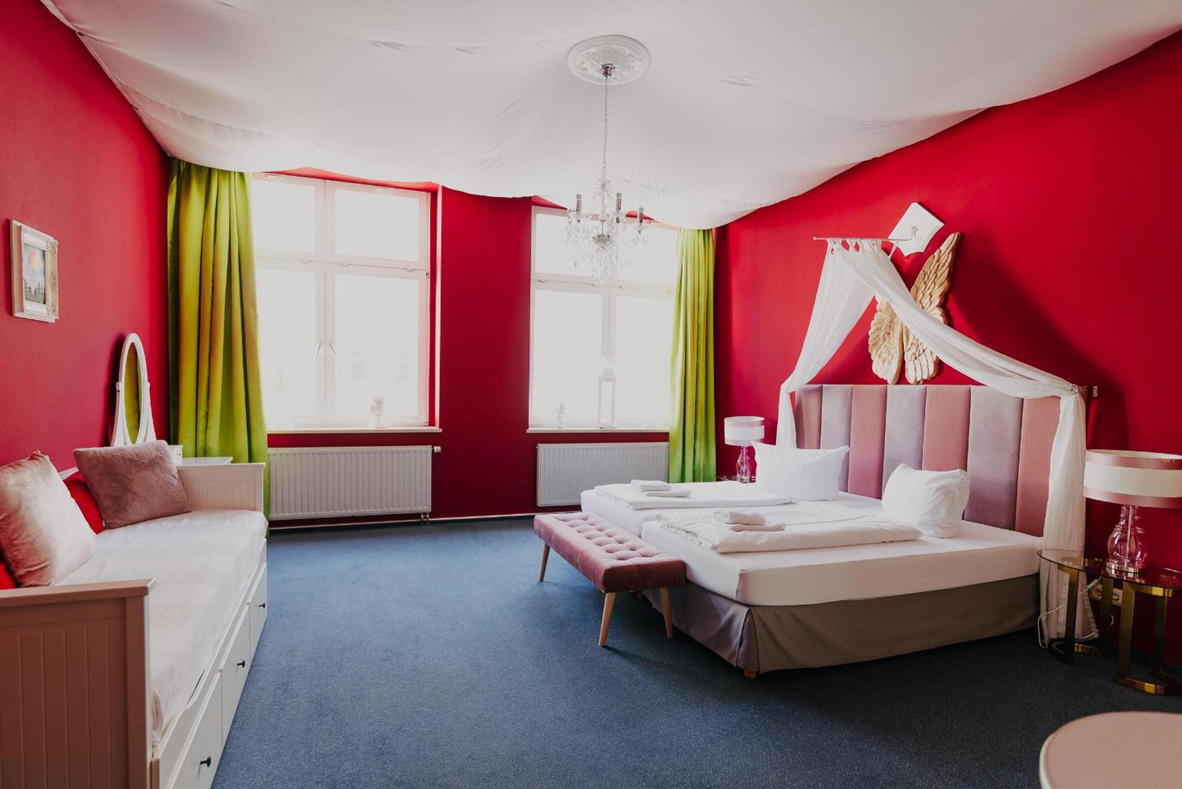 Double Room with Shared Bathroom photo 2
