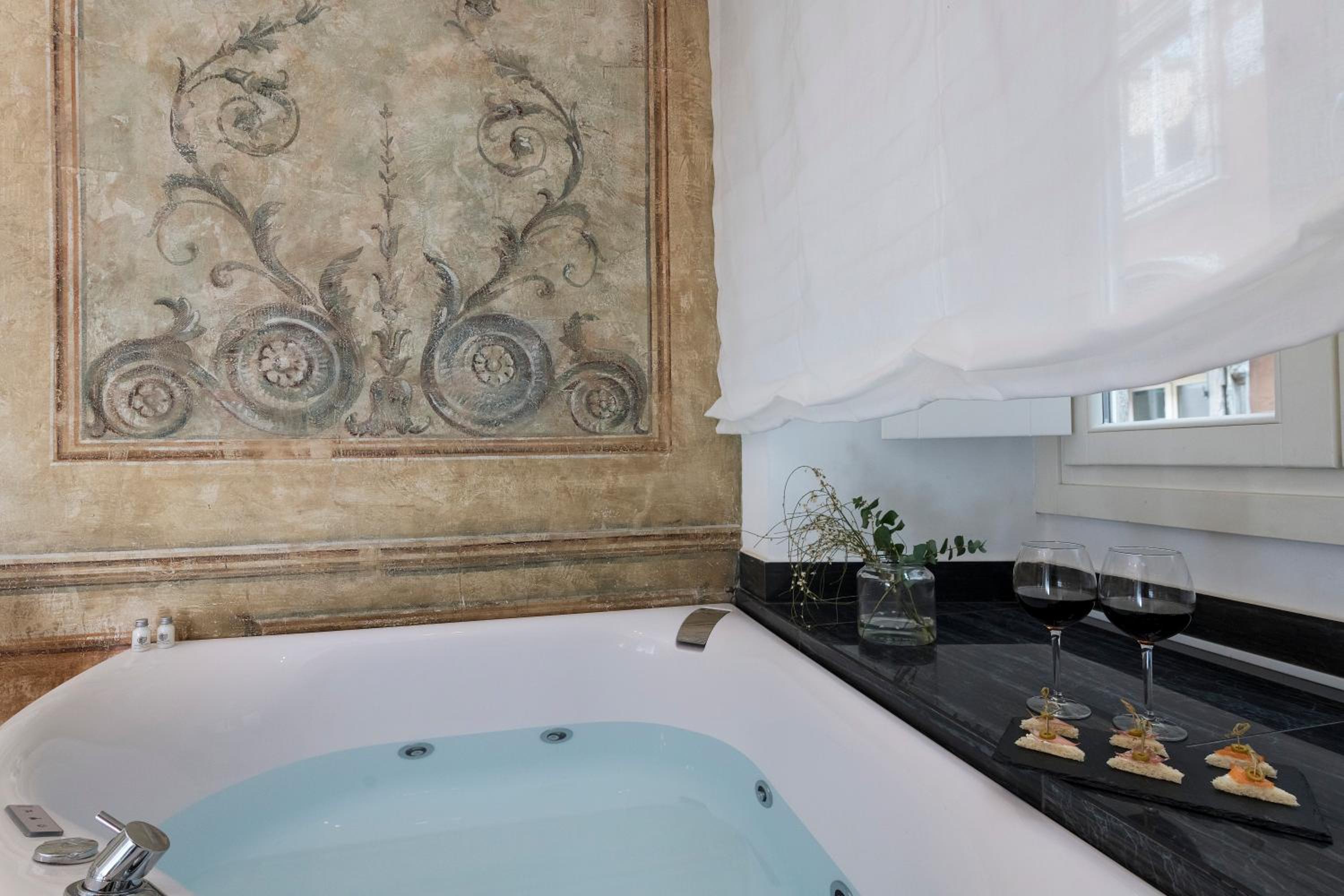 Suite with Spa Bath photo 2