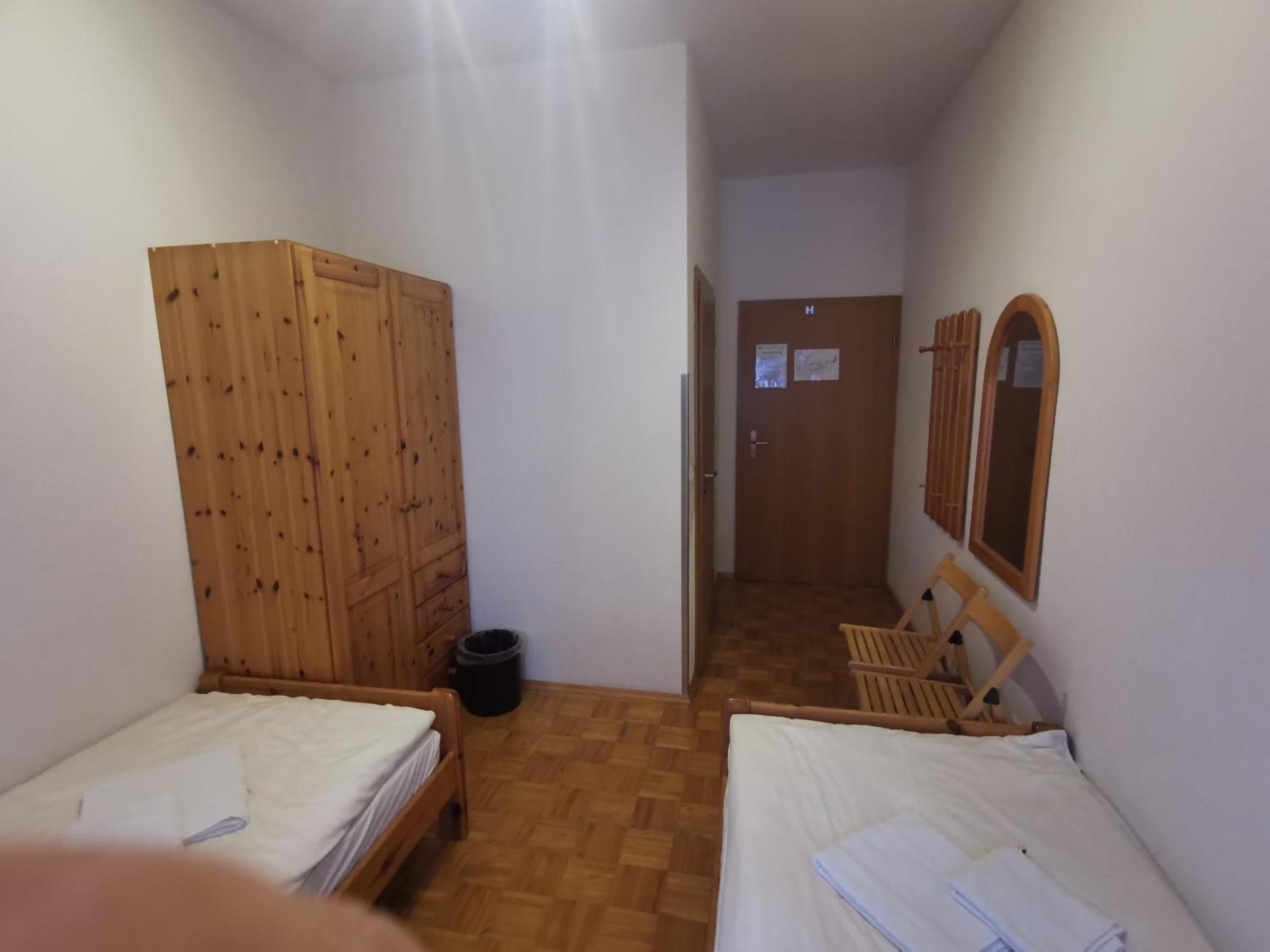 Twin Room With Shower