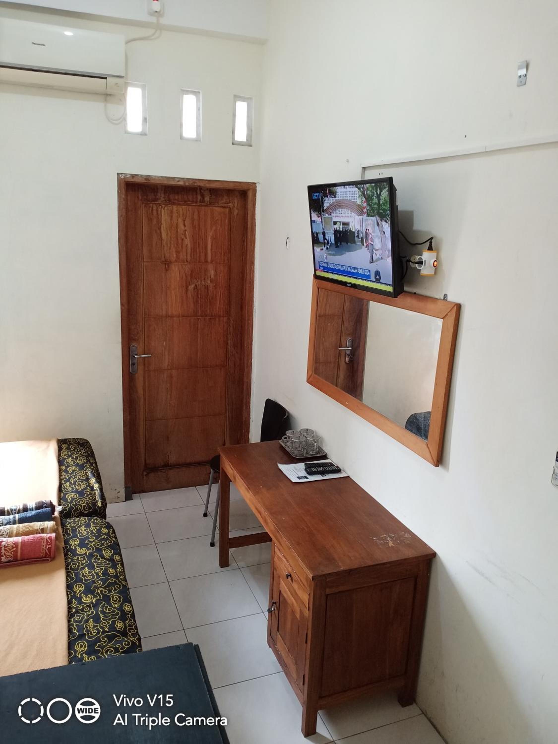 Family Room with Private Bathroom - Photo 12