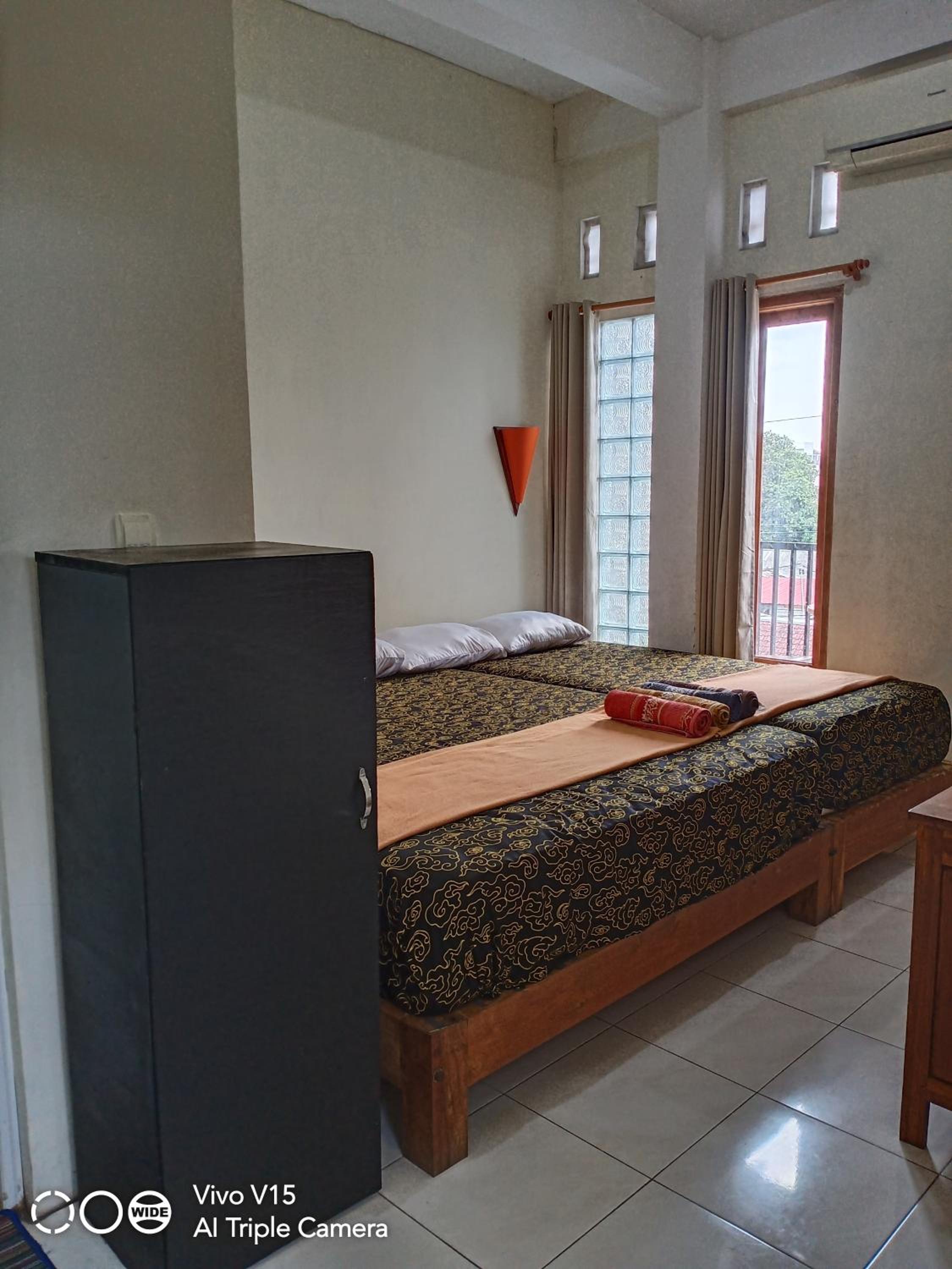 Family Room with Private Bathroom - Photo 10